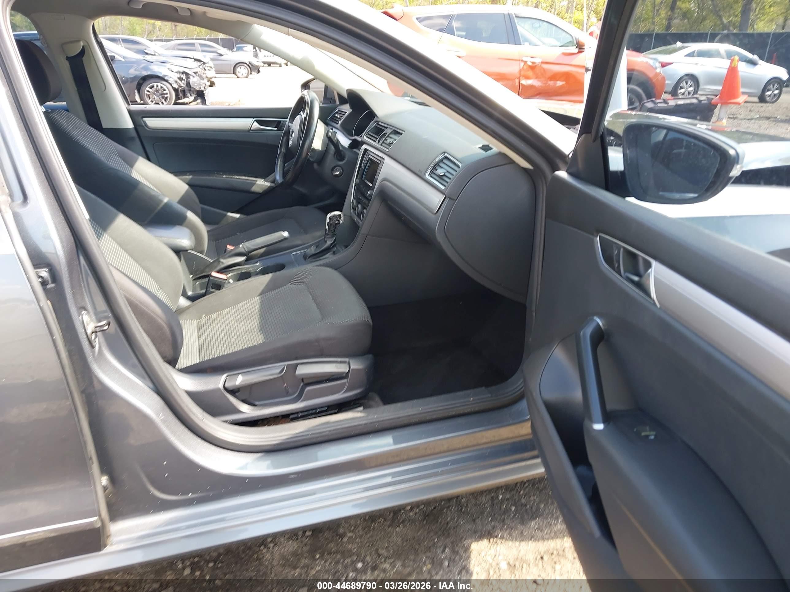 VOLKSWAGEN PASSAT image 5