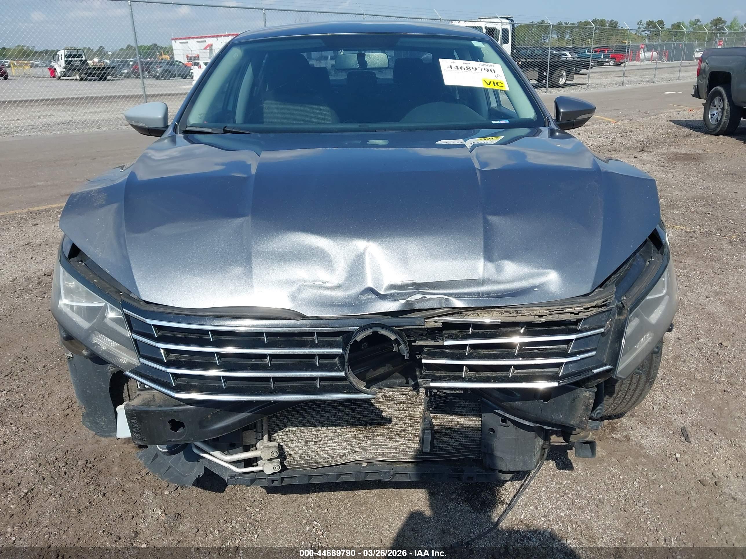 VOLKSWAGEN PASSAT image 6