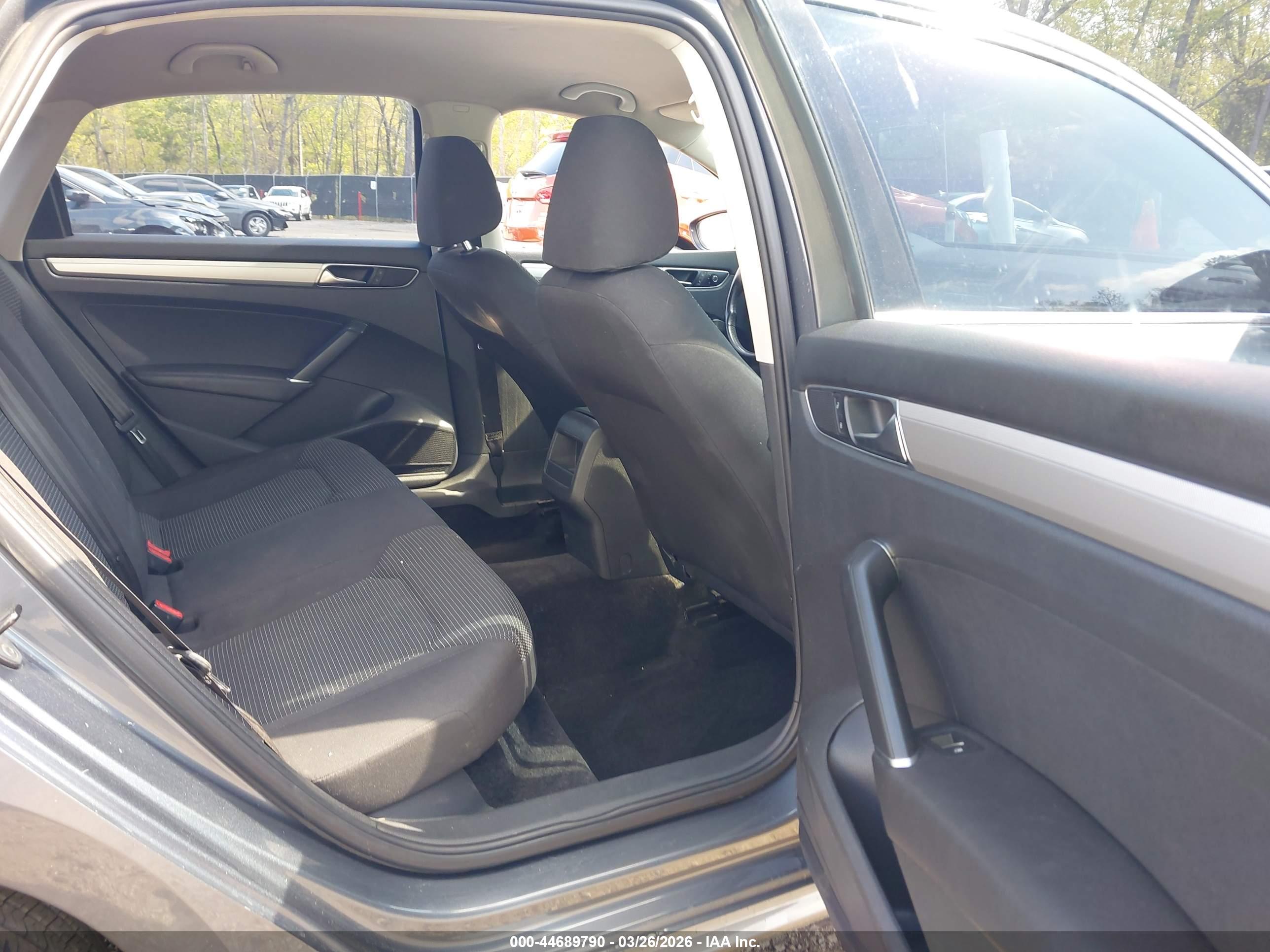 VOLKSWAGEN PASSAT image 8