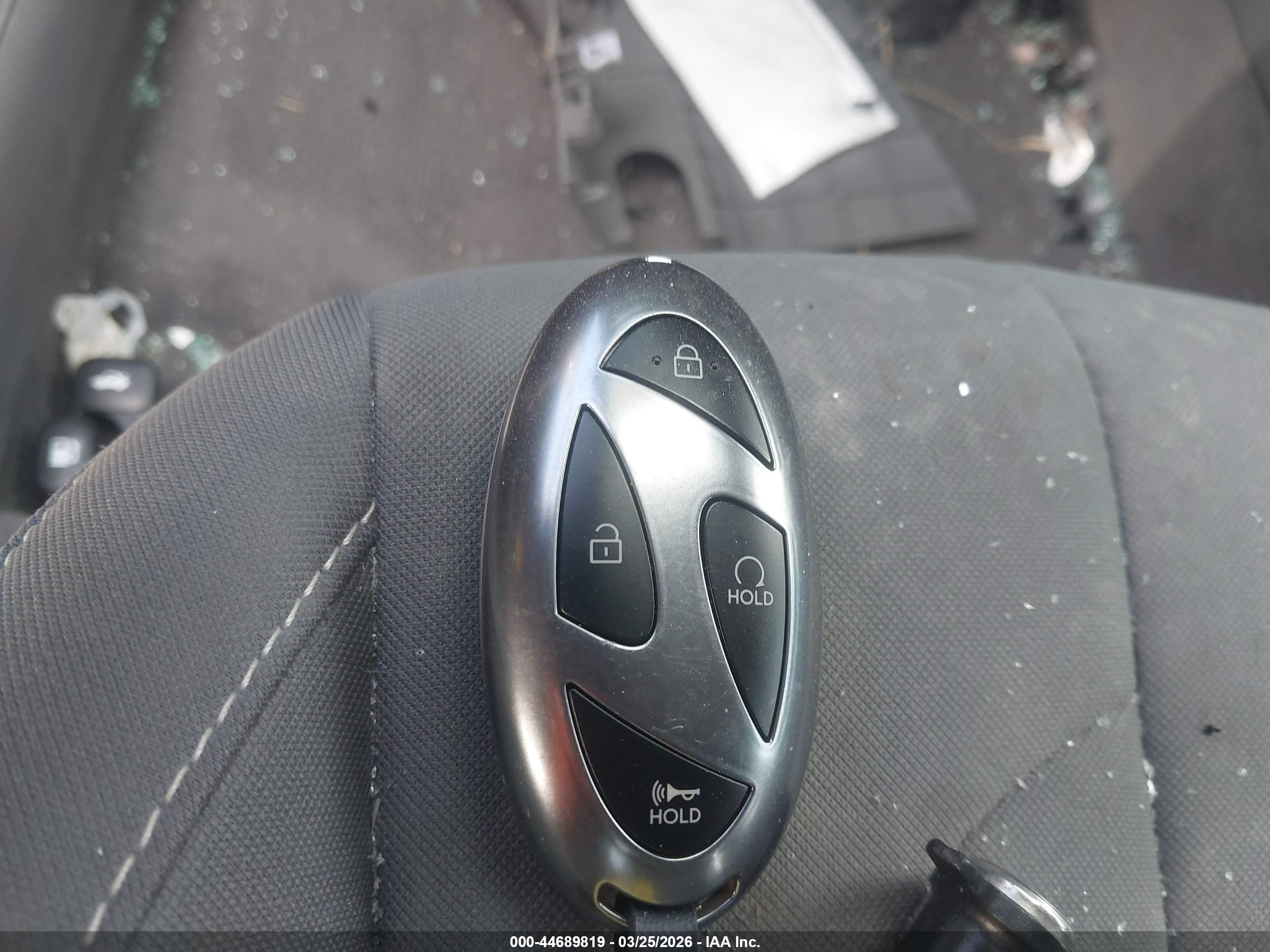 HYUNDAI ELANTRA image 11