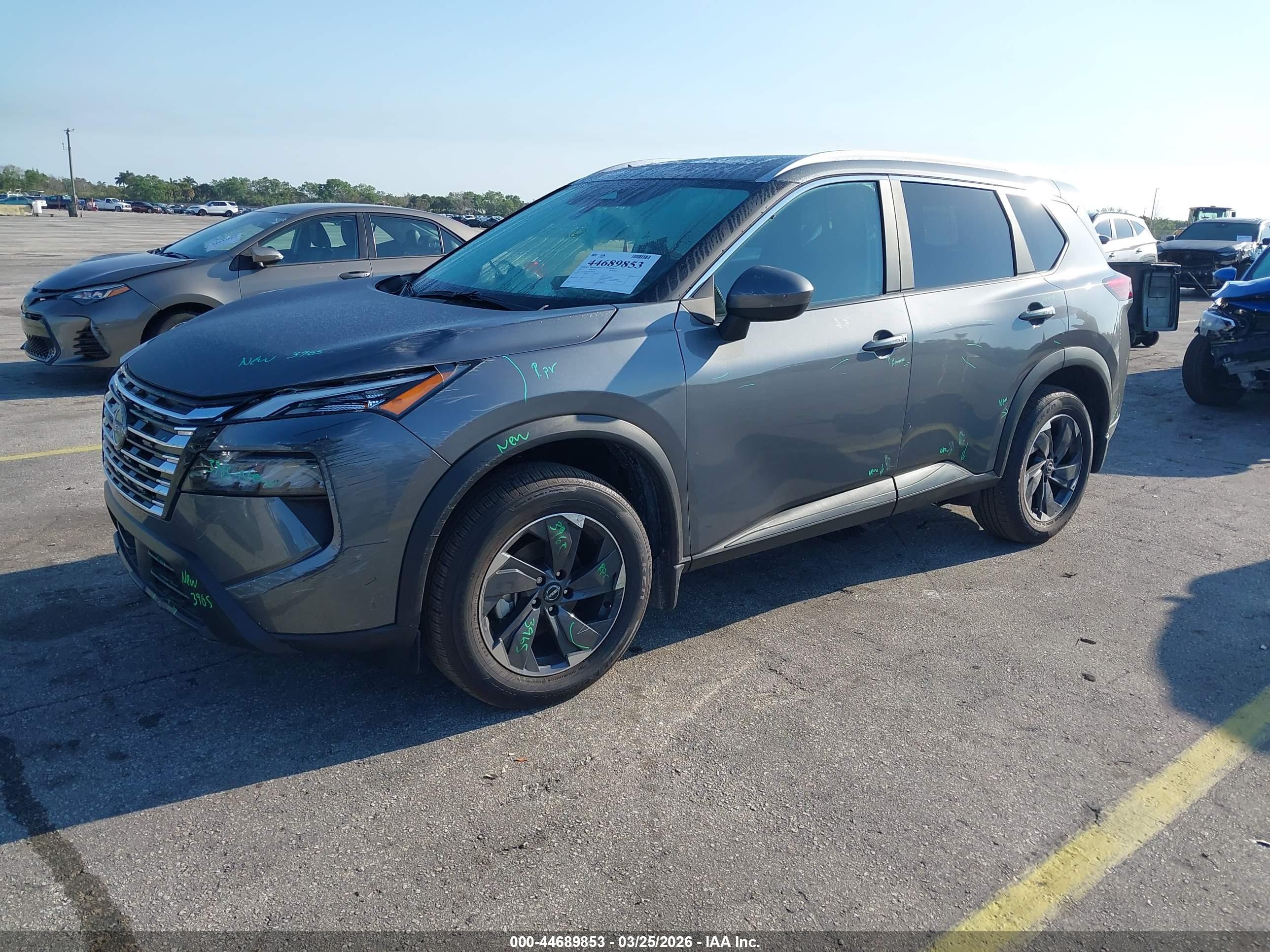 NISSAN ROGUE image 2