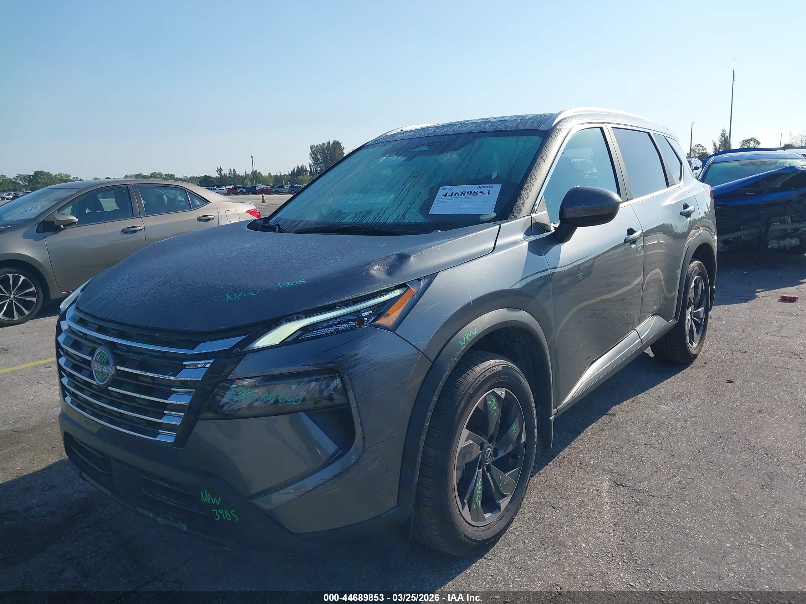 NISSAN ROGUE image 6