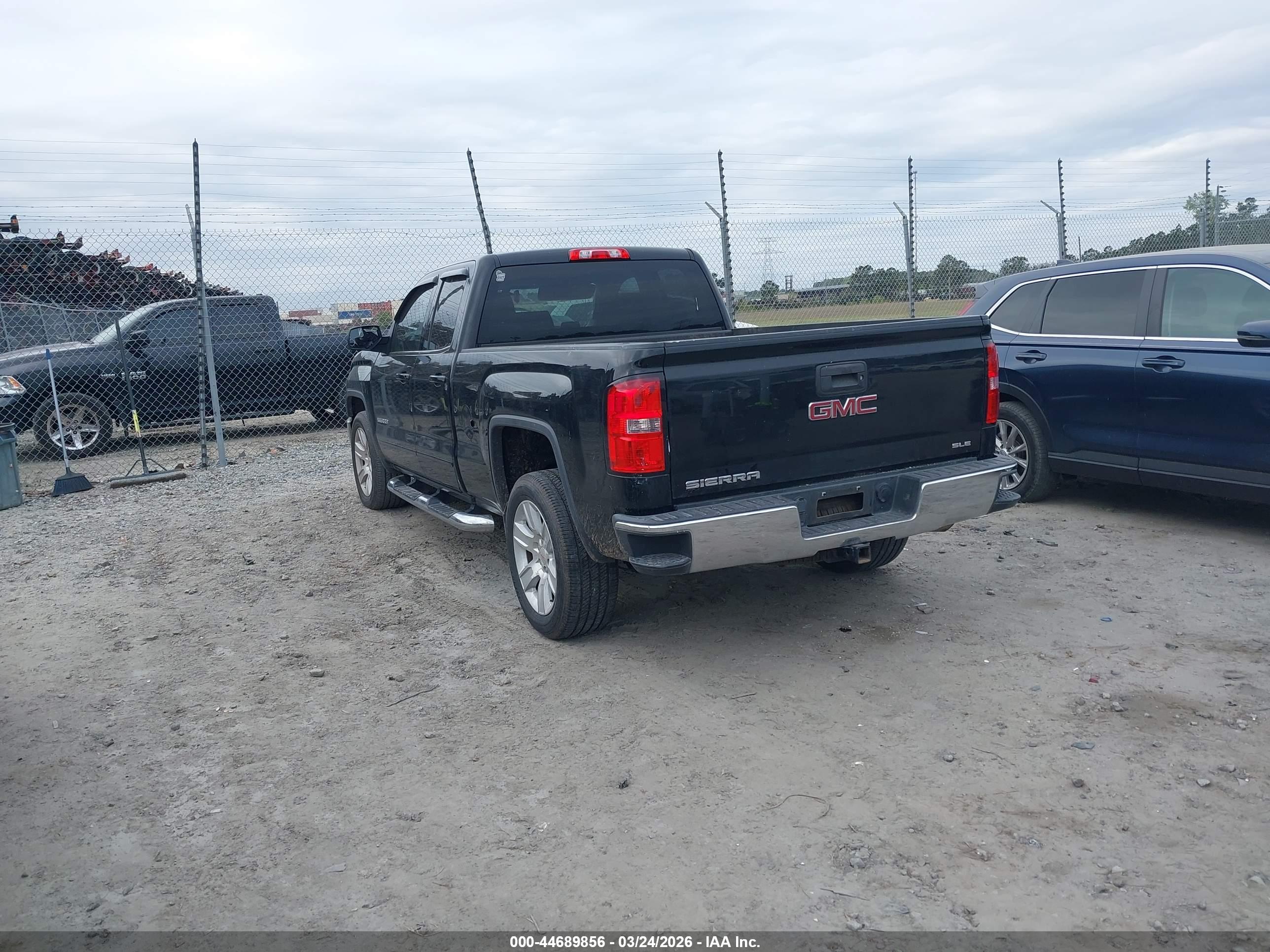 GMC SIERRA image 3