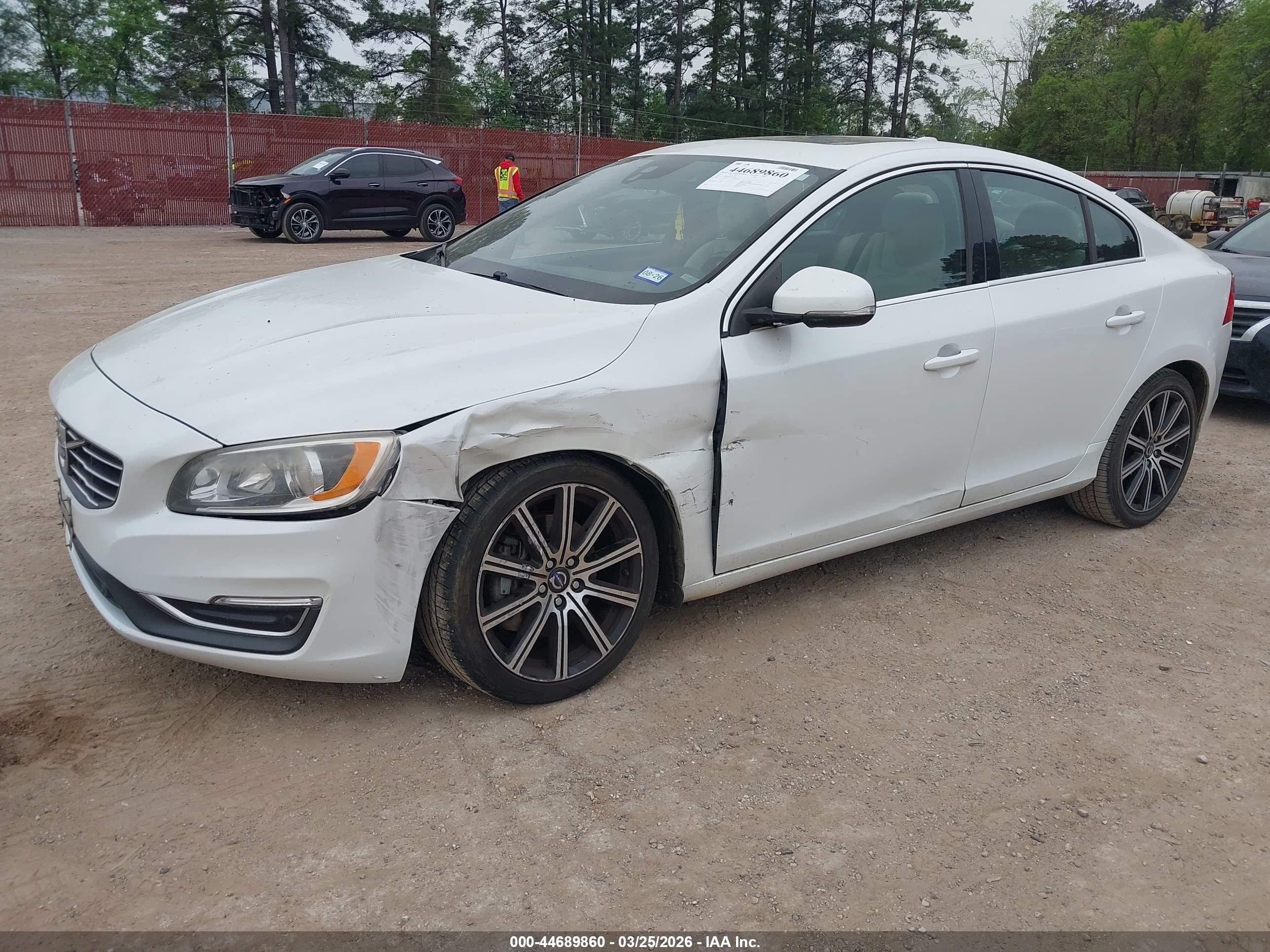 VOLVO S60 image 2
