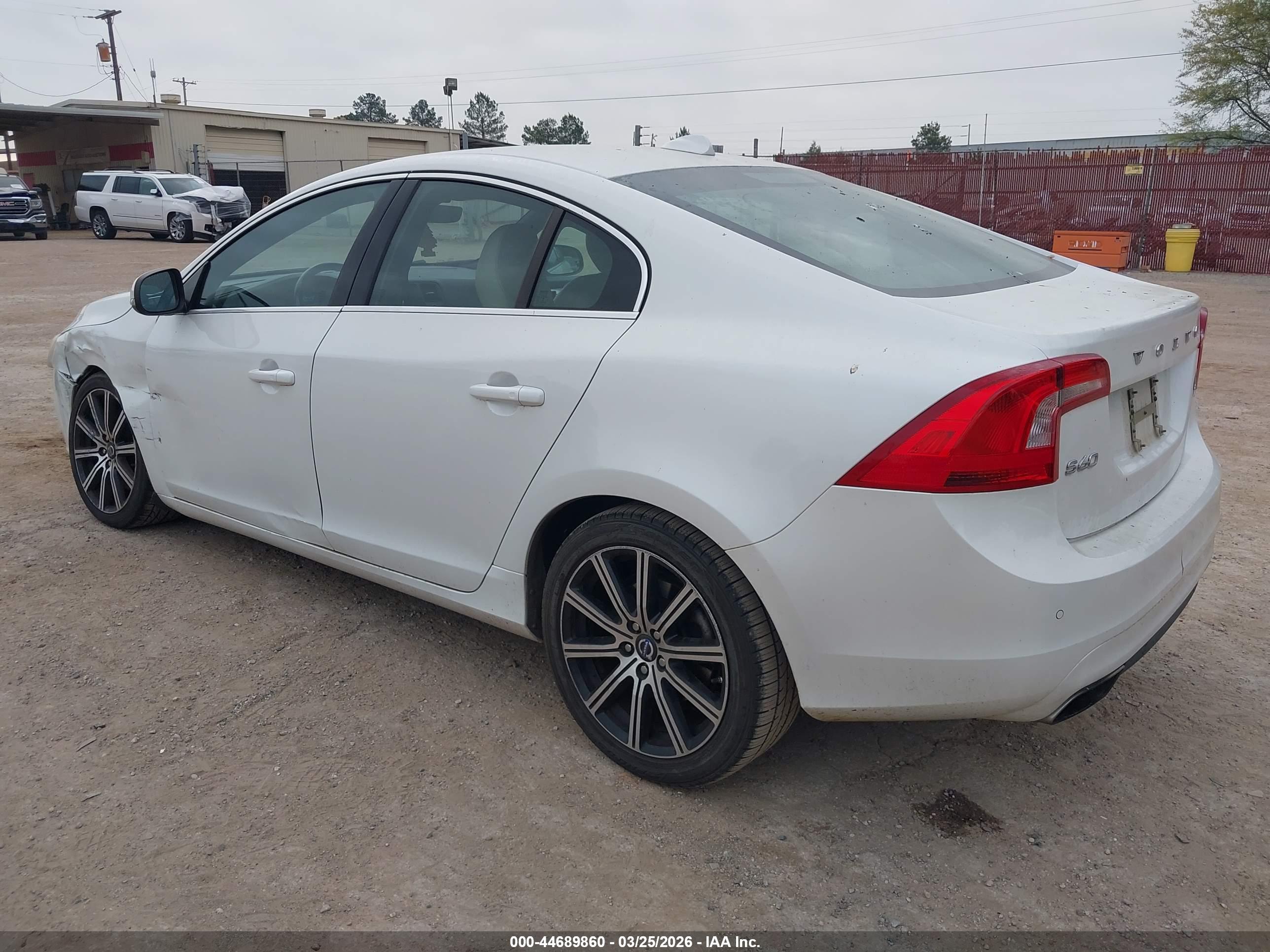 VOLVO S60 image 3
