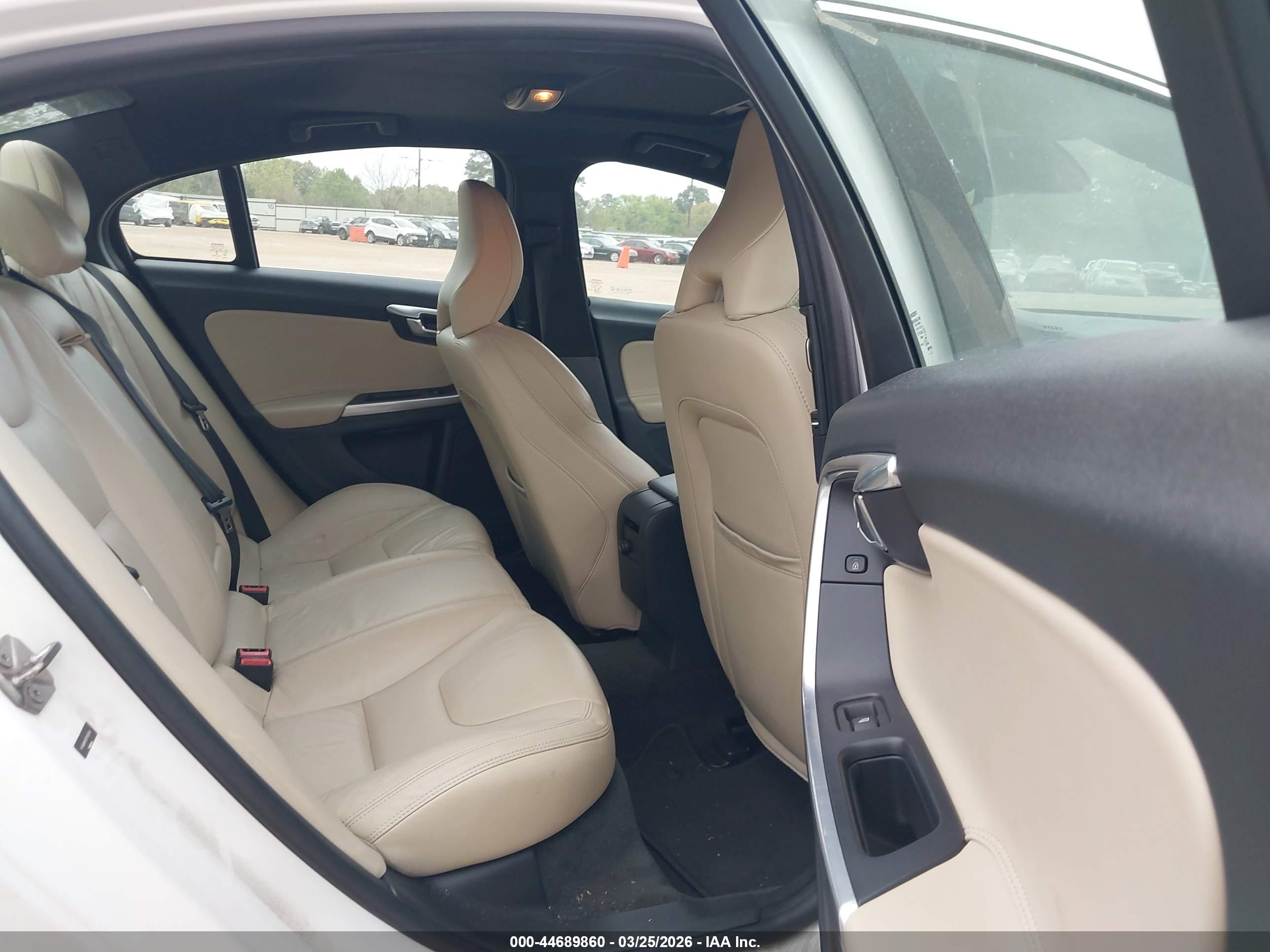 VOLVO S60 image 8
