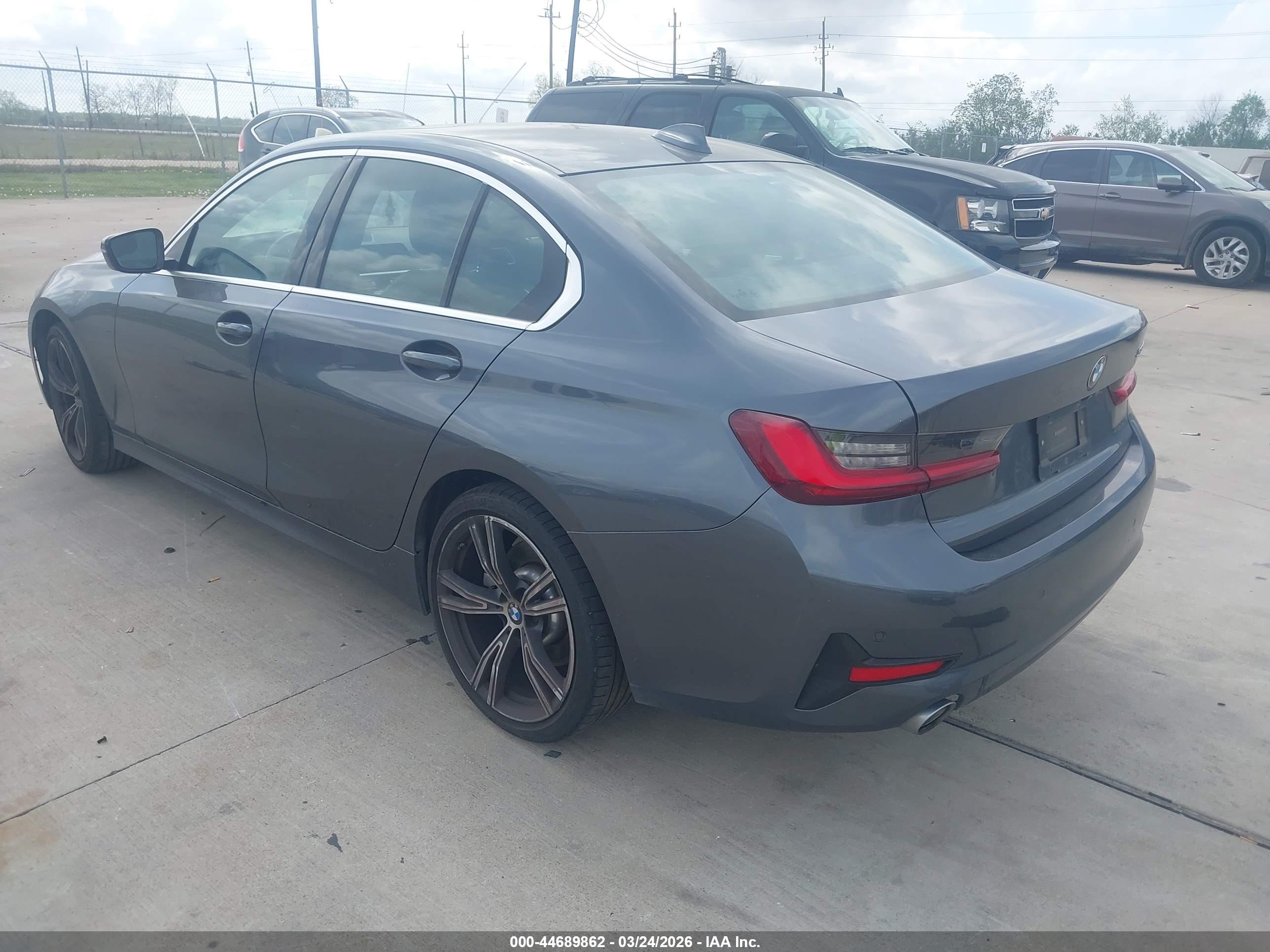 BMW 330I image 3