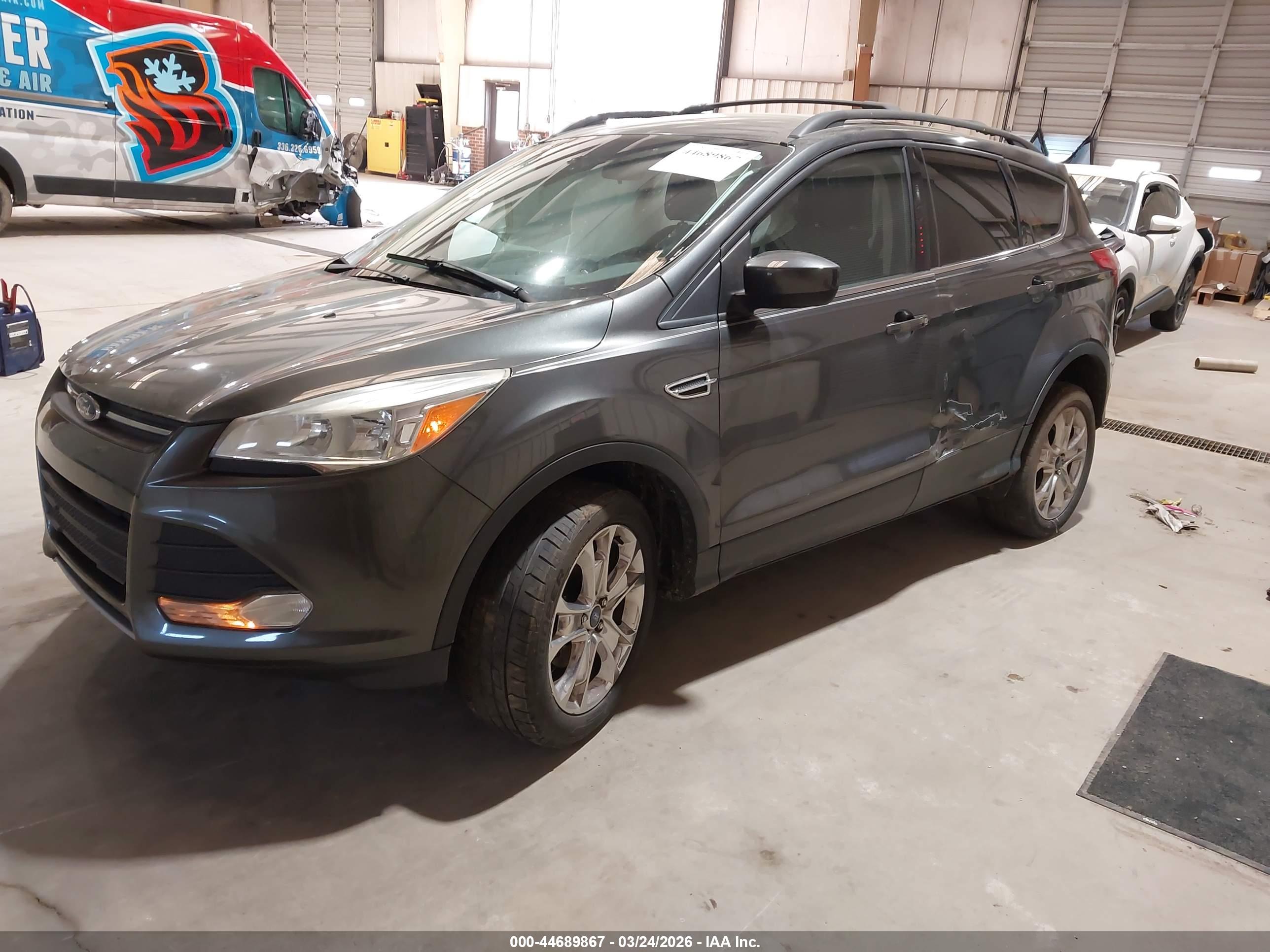 FORD ESCAPE image 2