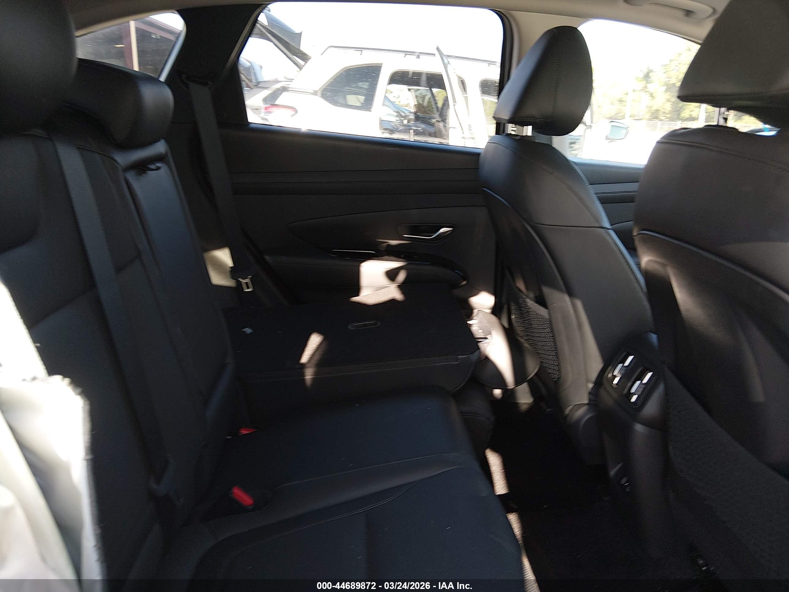 HYUNDAI TUCSON image 8