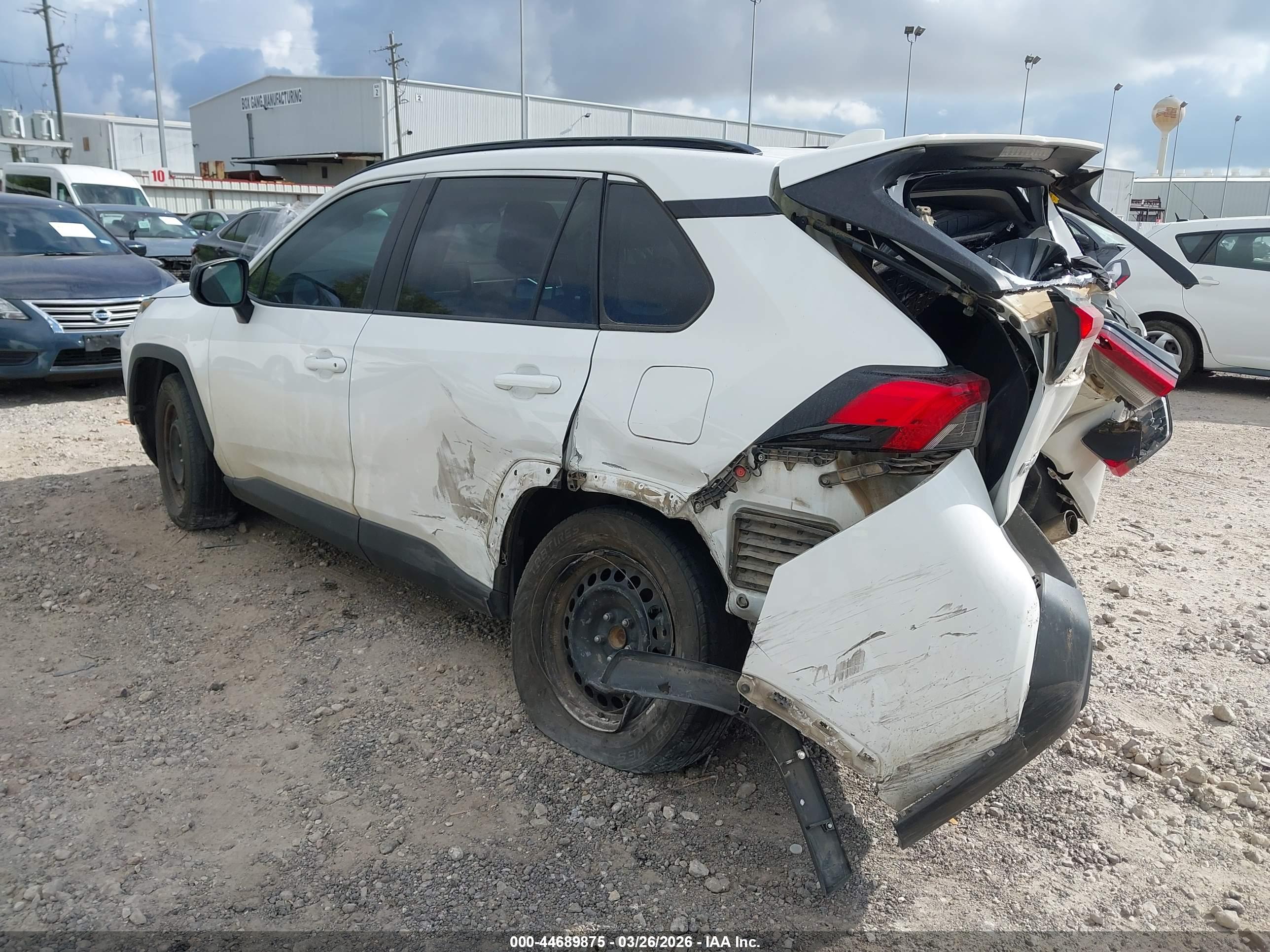 TOYOTA RAV4 image 3