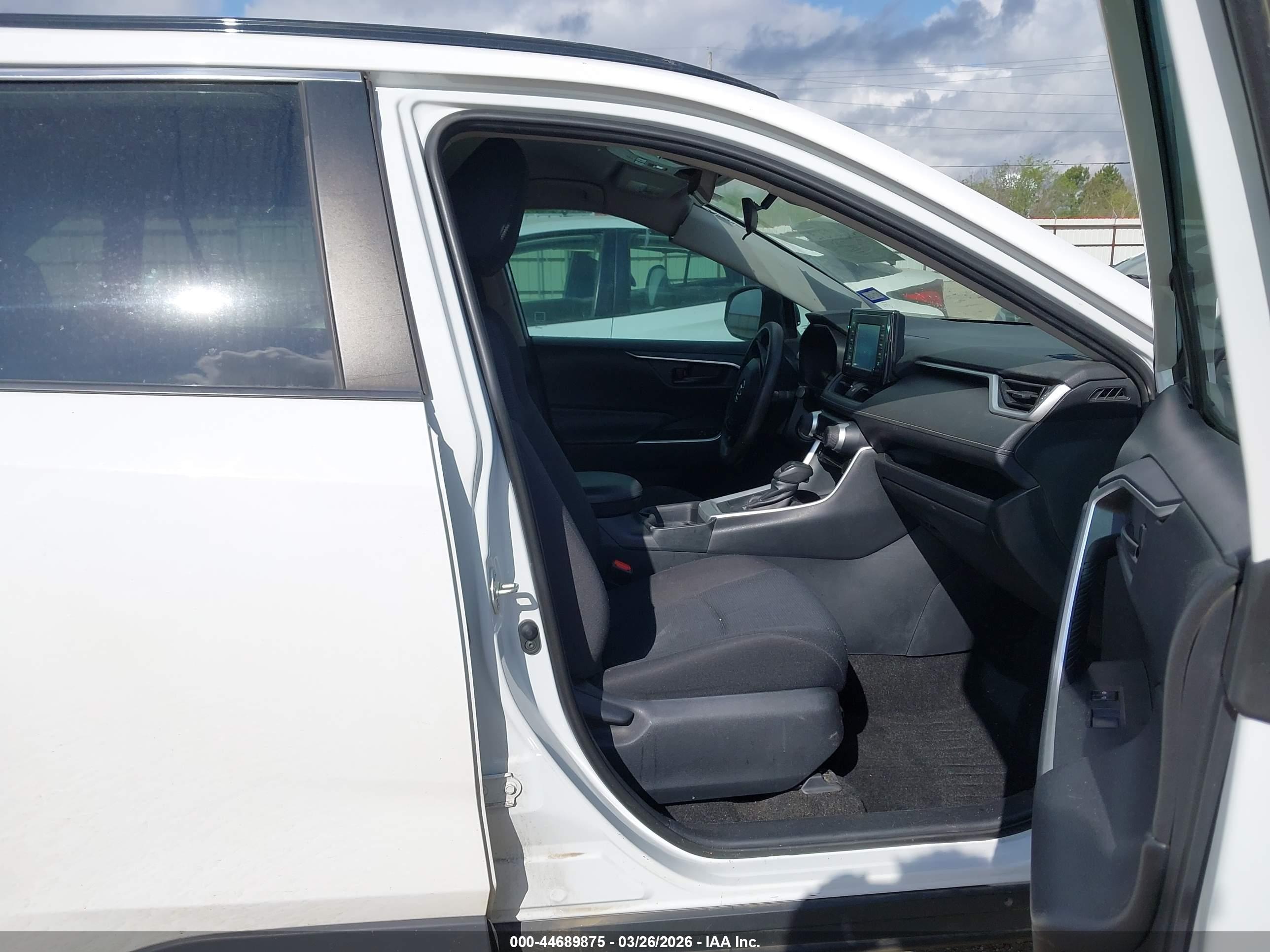 TOYOTA RAV4 image 5