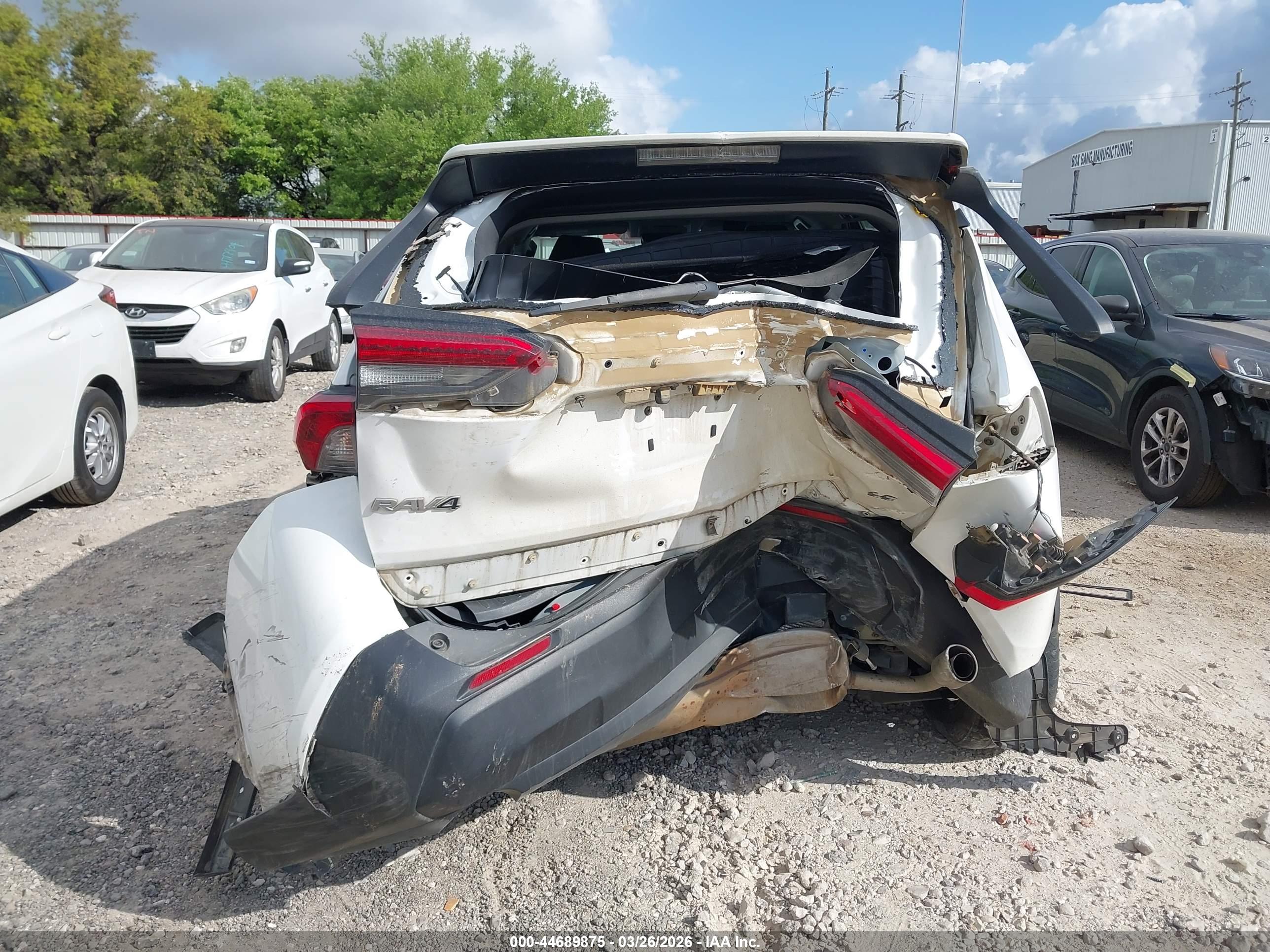 TOYOTA RAV4 image 6