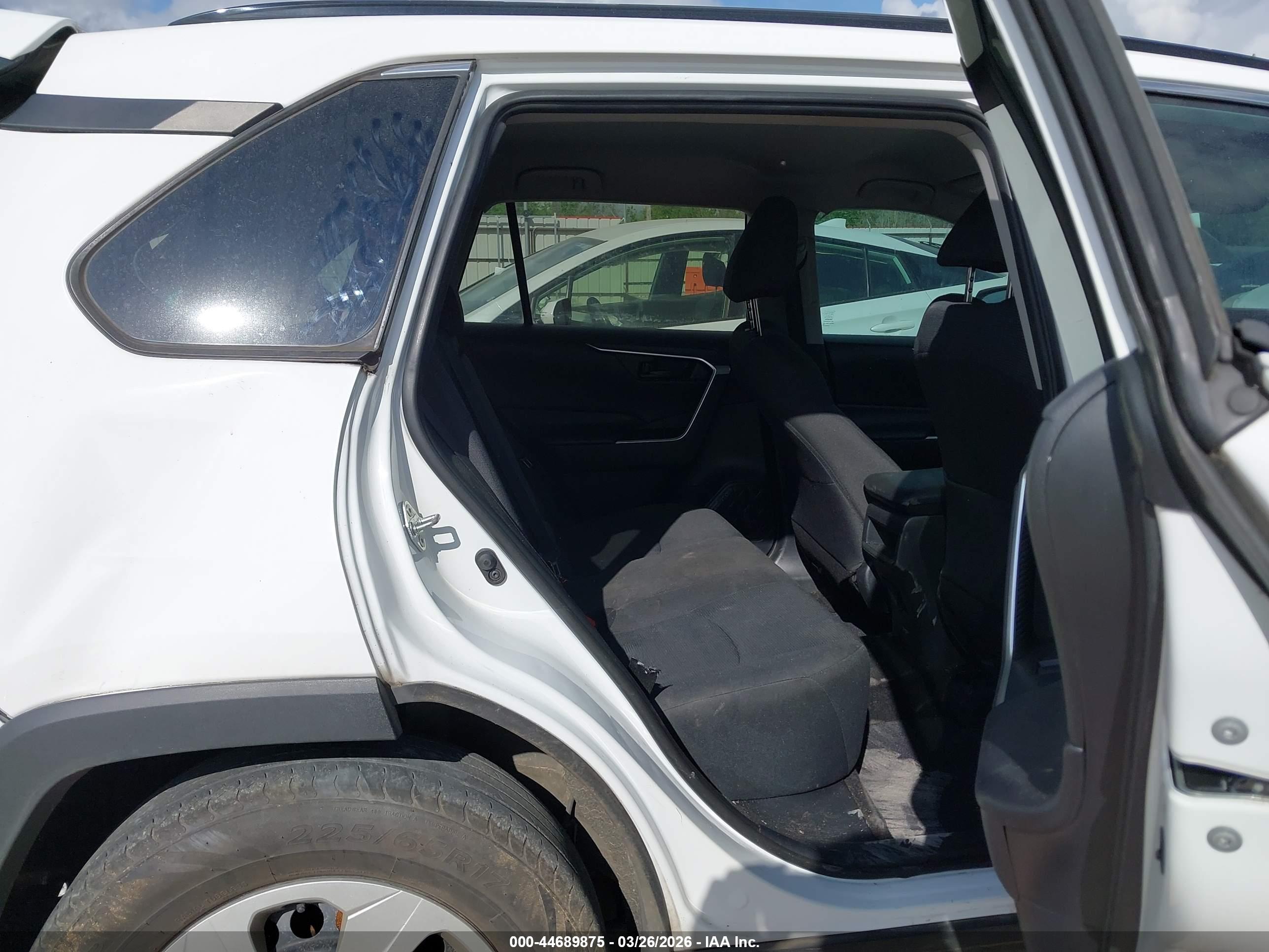 TOYOTA RAV4 image 8