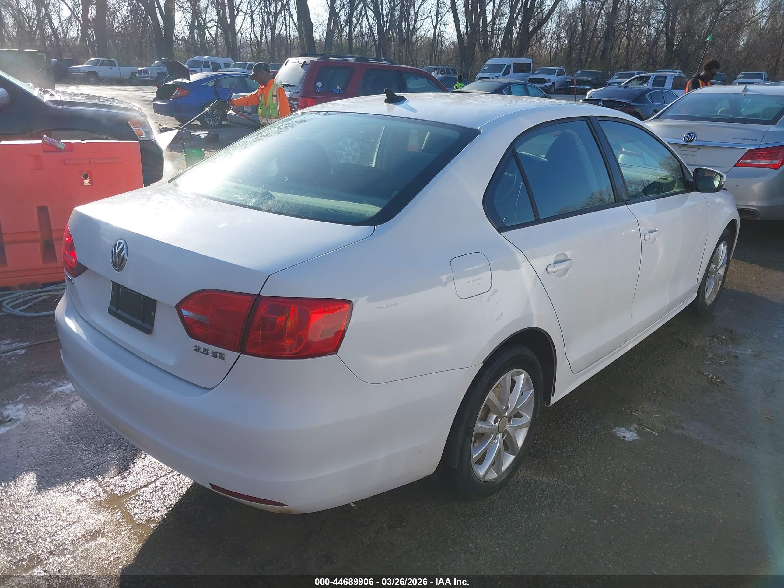VOLKSWAGEN JETTA image 4