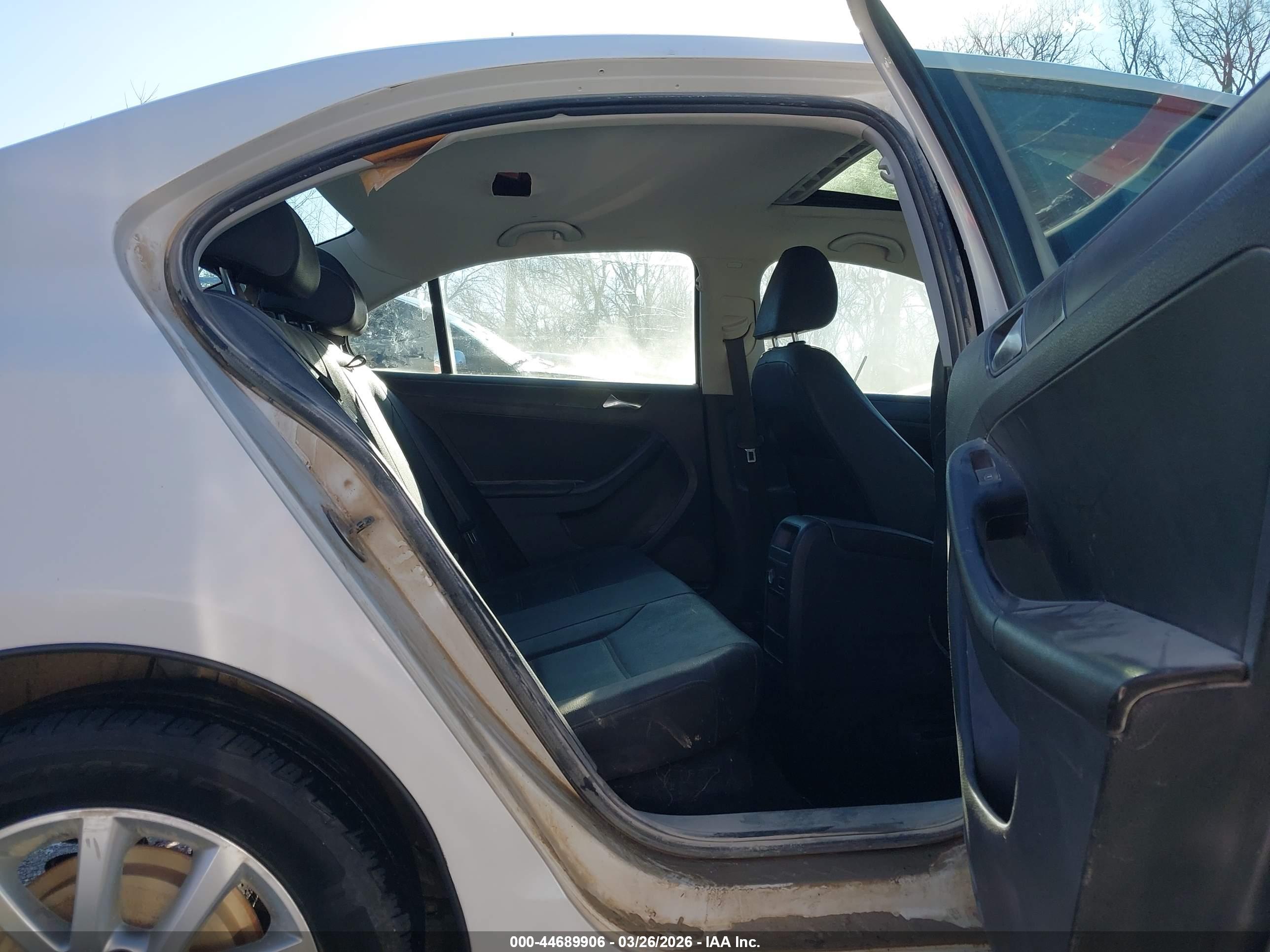VOLKSWAGEN JETTA image 8