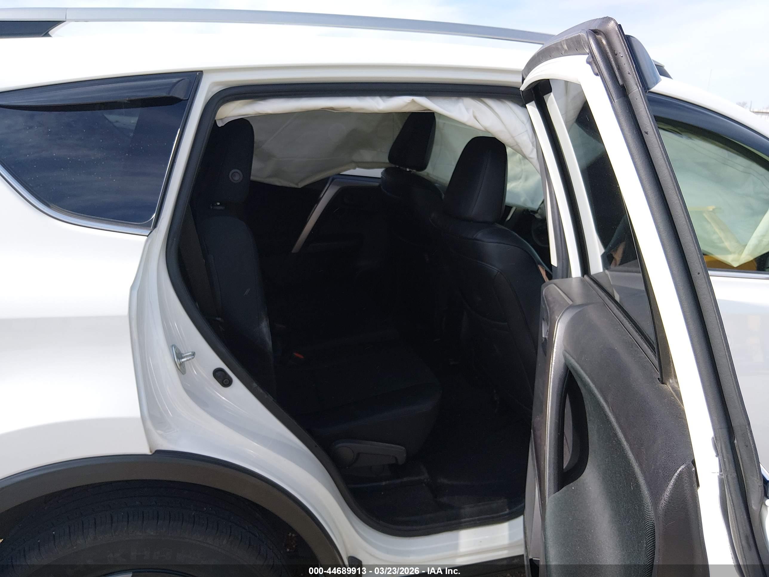 TOYOTA RAV4 image 8