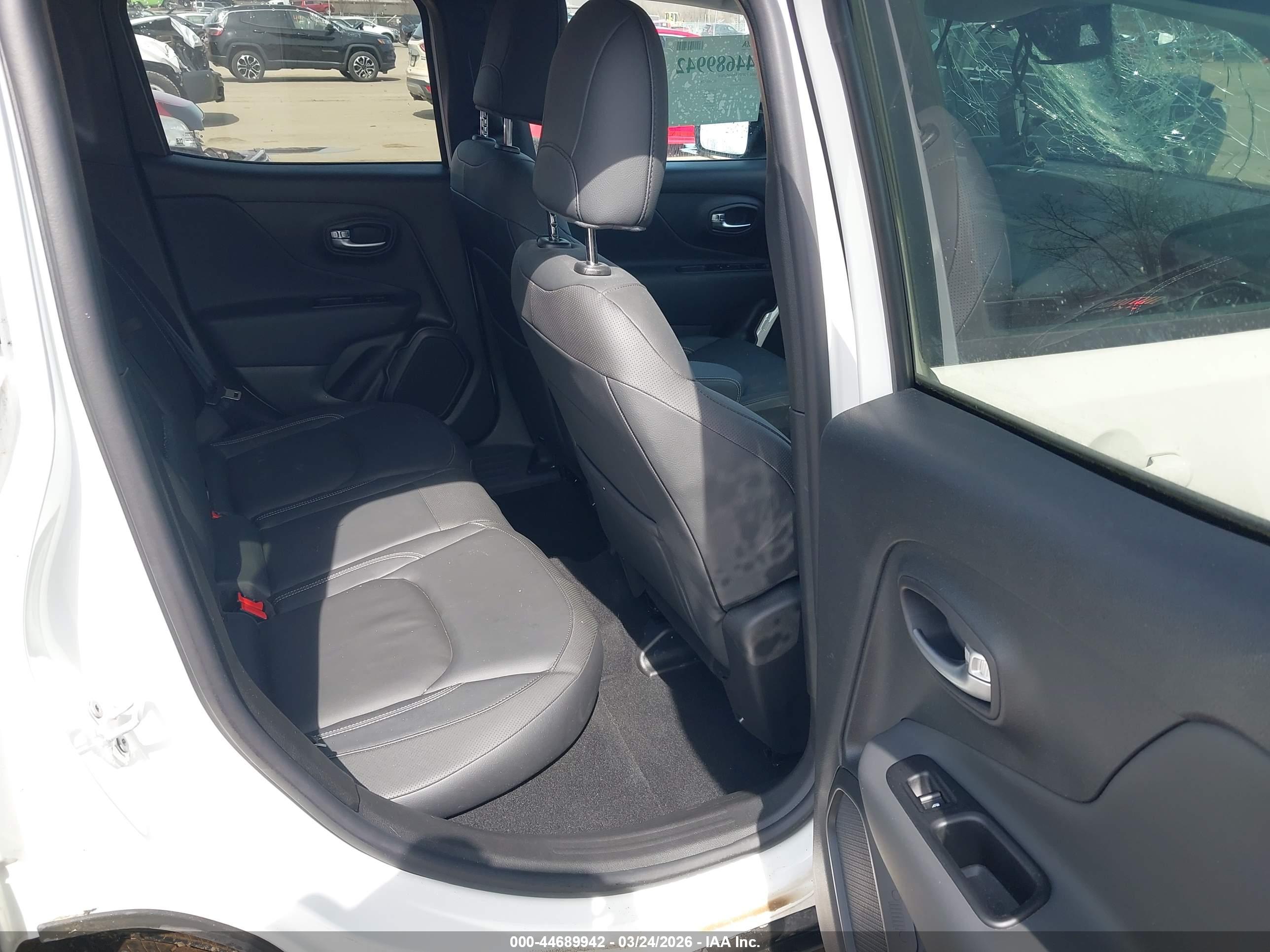 JEEP RENEGADE image 8
