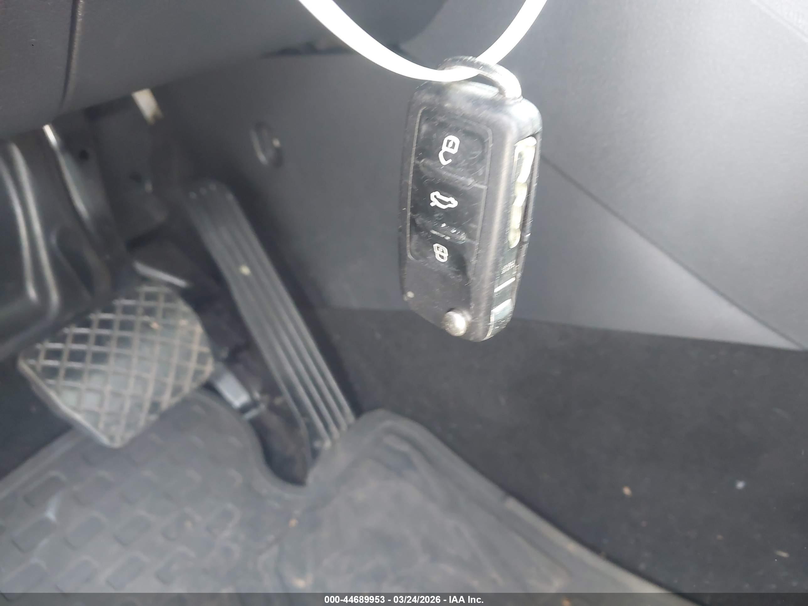 VOLKSWAGEN TIGUAN image 11