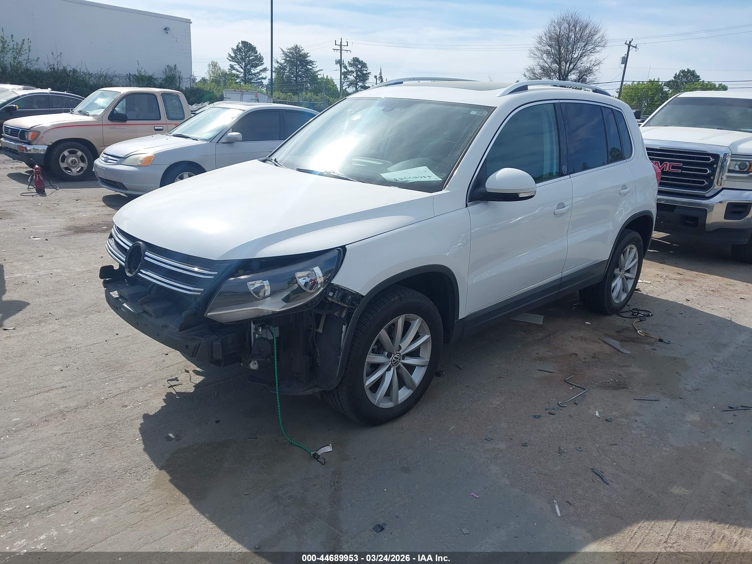 VOLKSWAGEN TIGUAN image 2