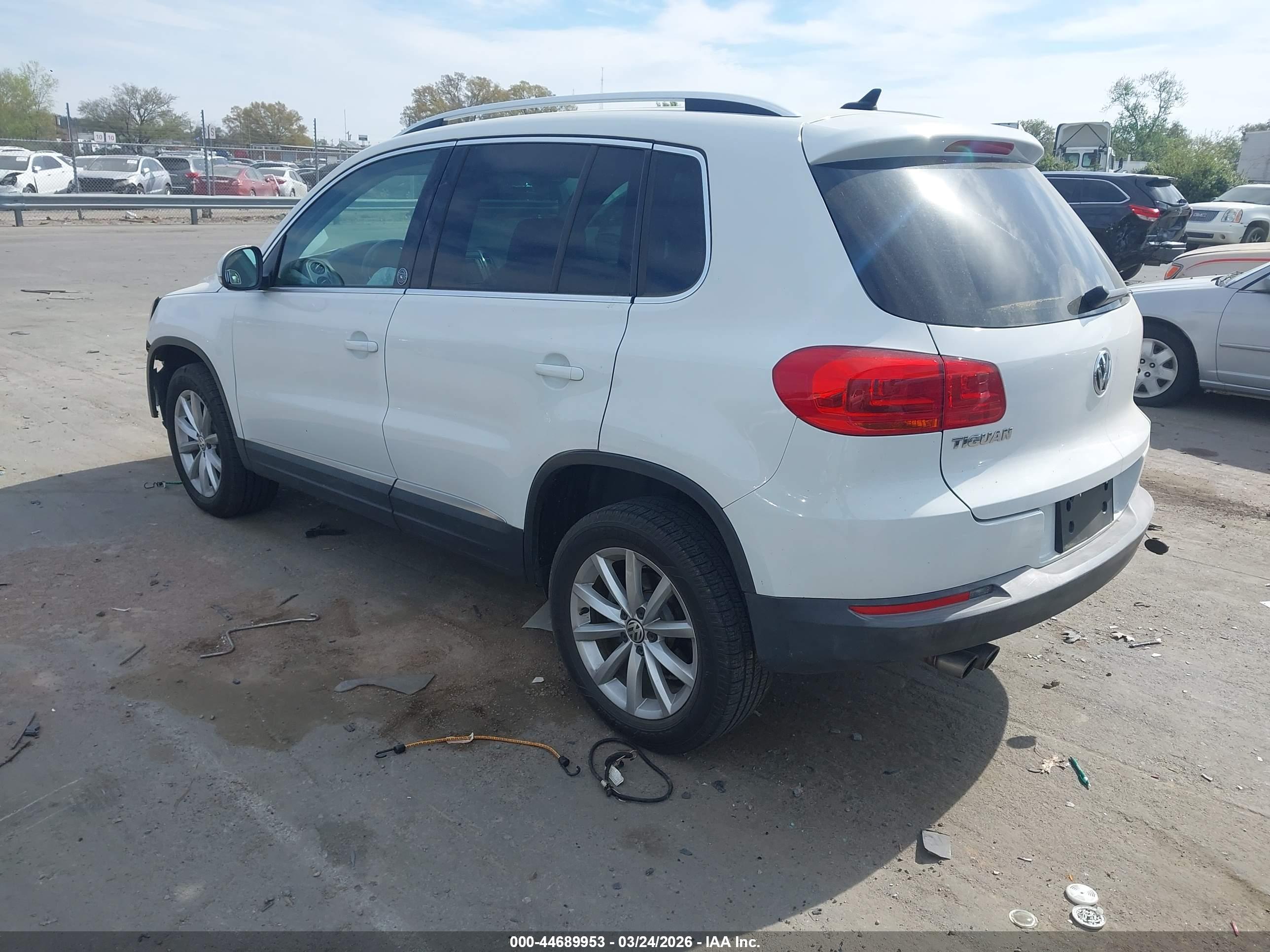 VOLKSWAGEN TIGUAN image 3