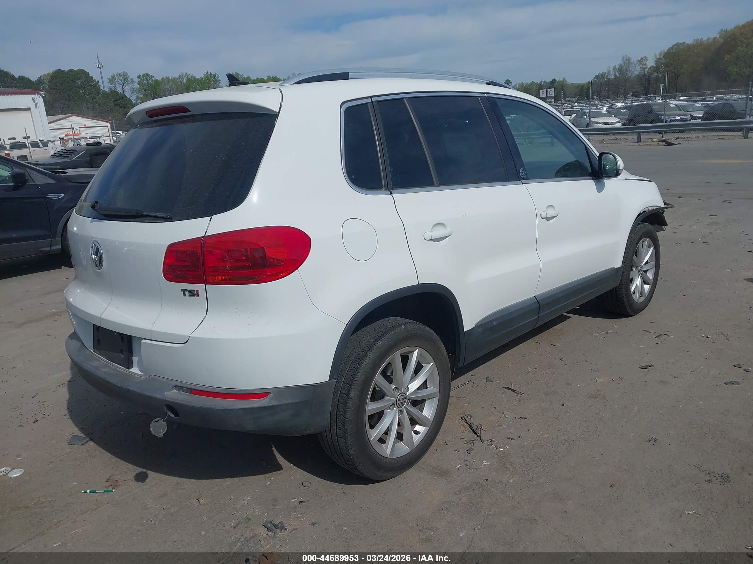 VOLKSWAGEN TIGUAN image 4