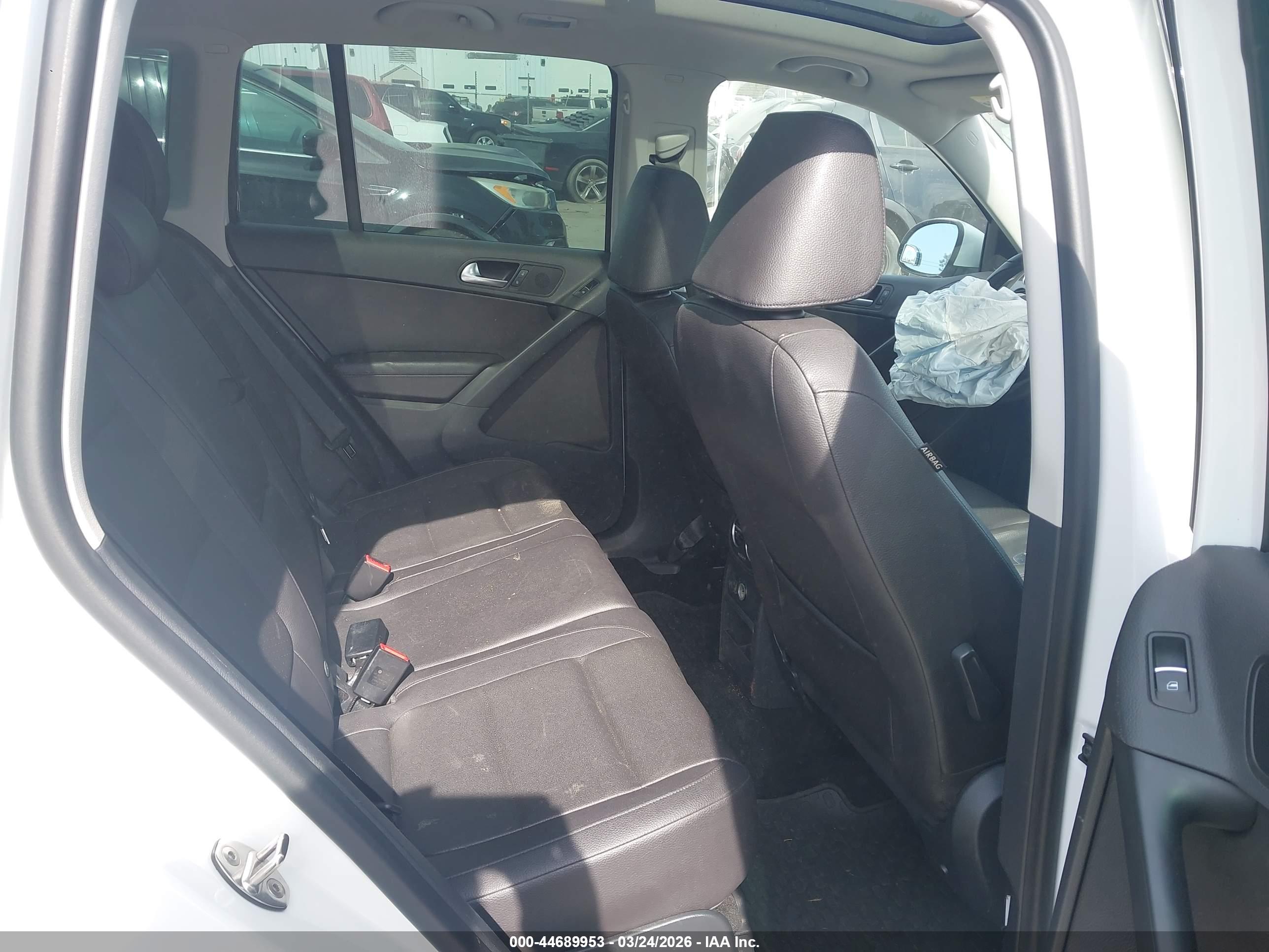 VOLKSWAGEN TIGUAN image 8