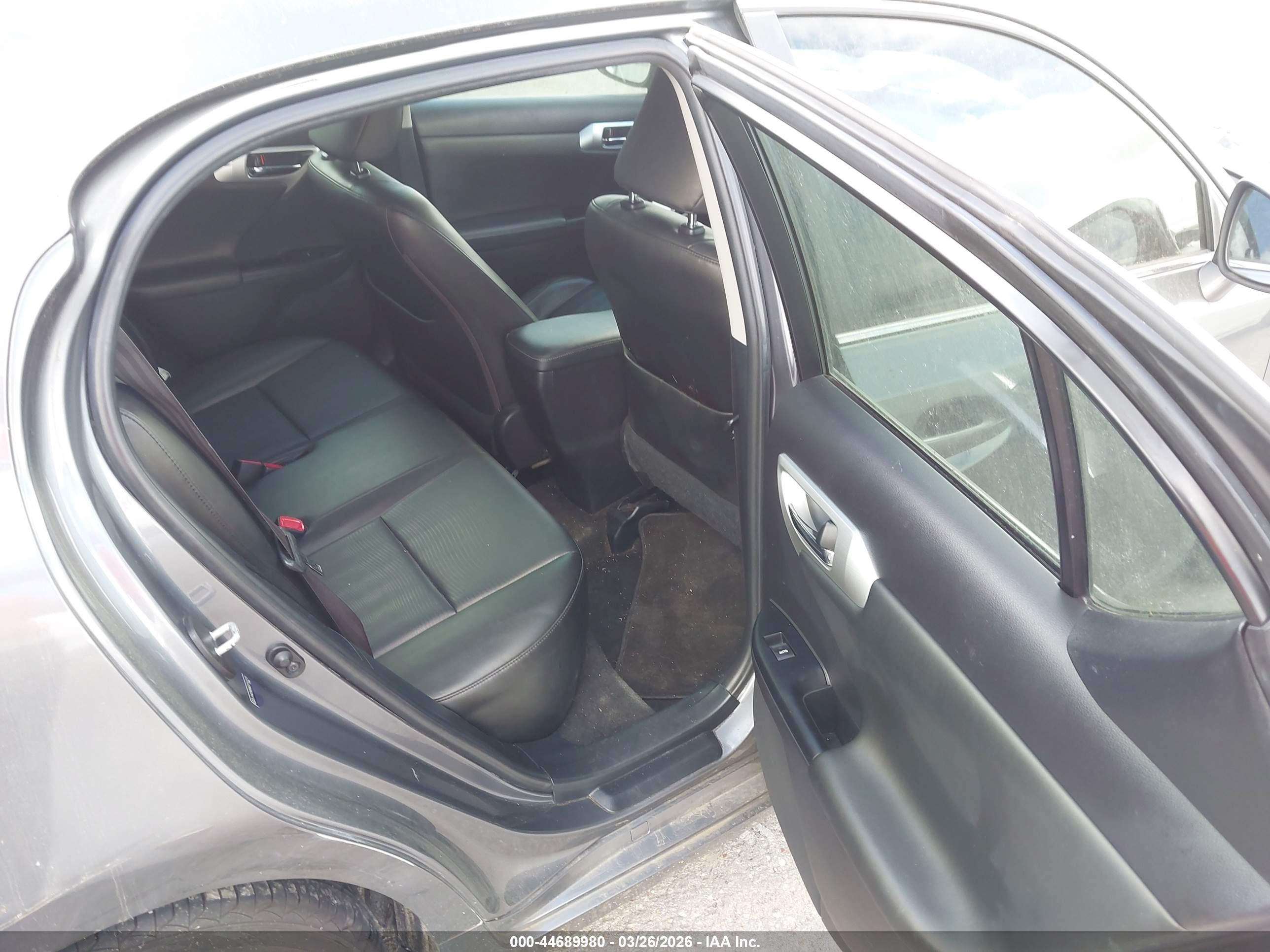 LEXUS CT image 8