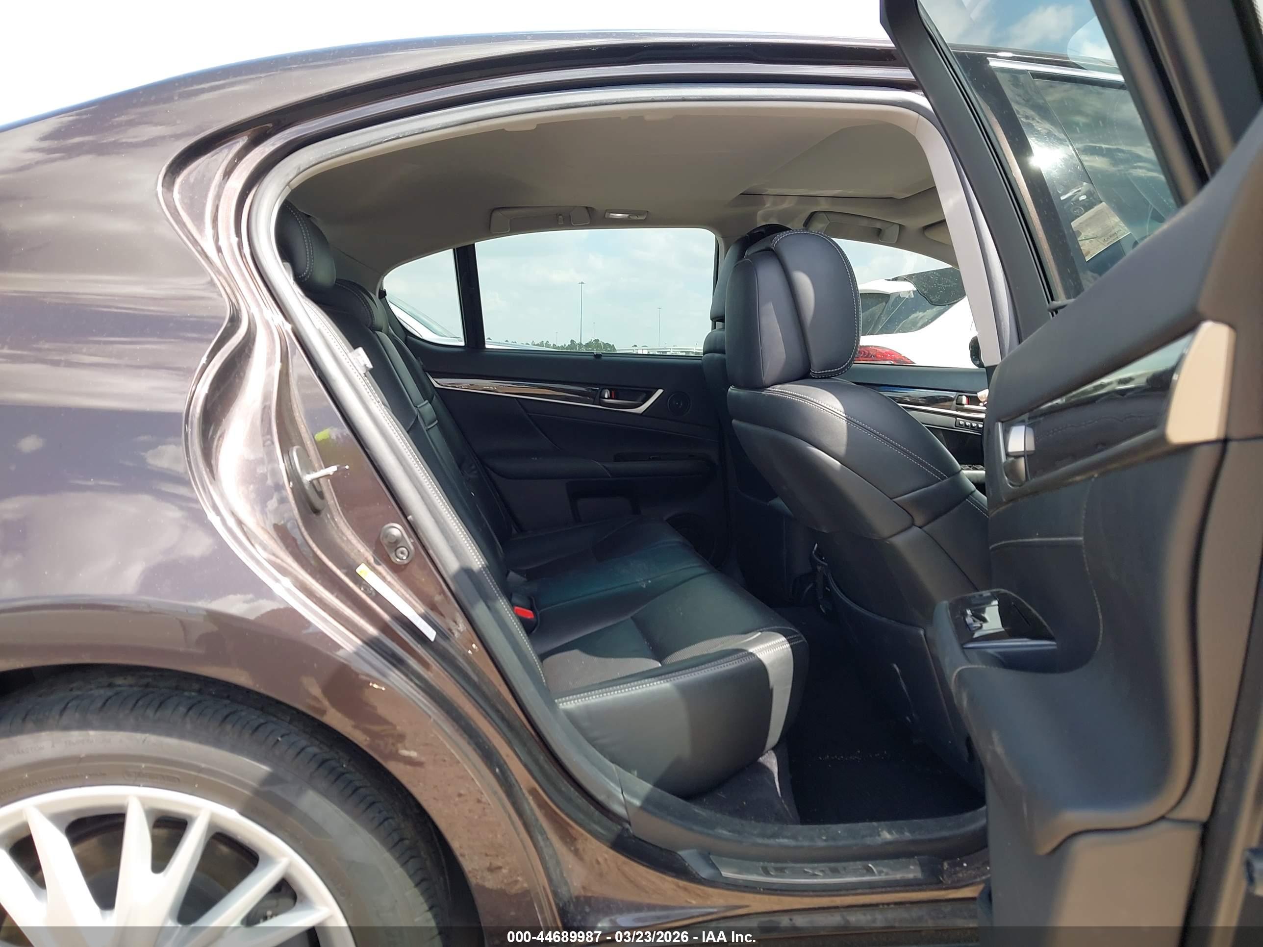 LEXUS GS image 8
