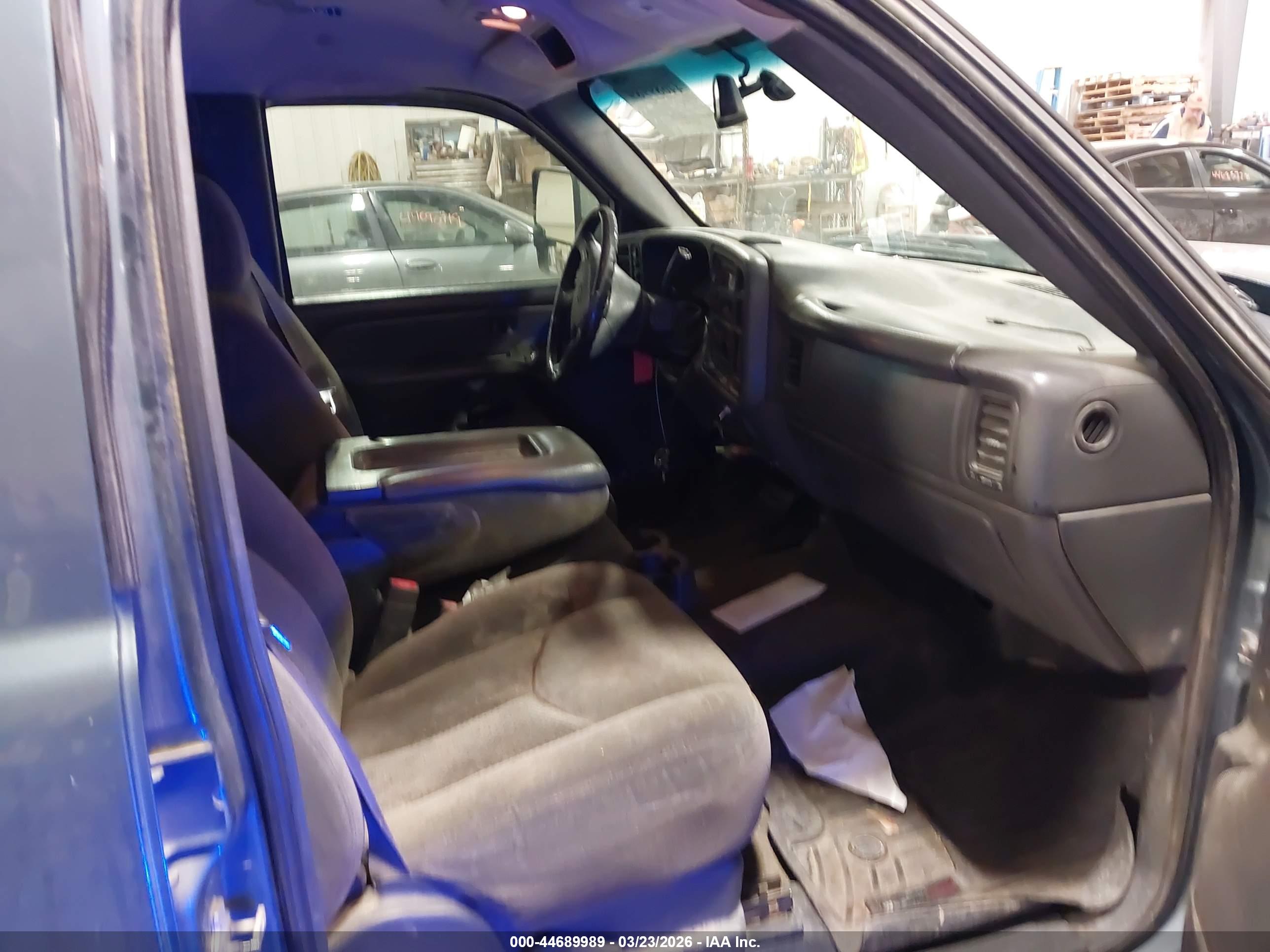 CHEVROLET SILVERADO image 5