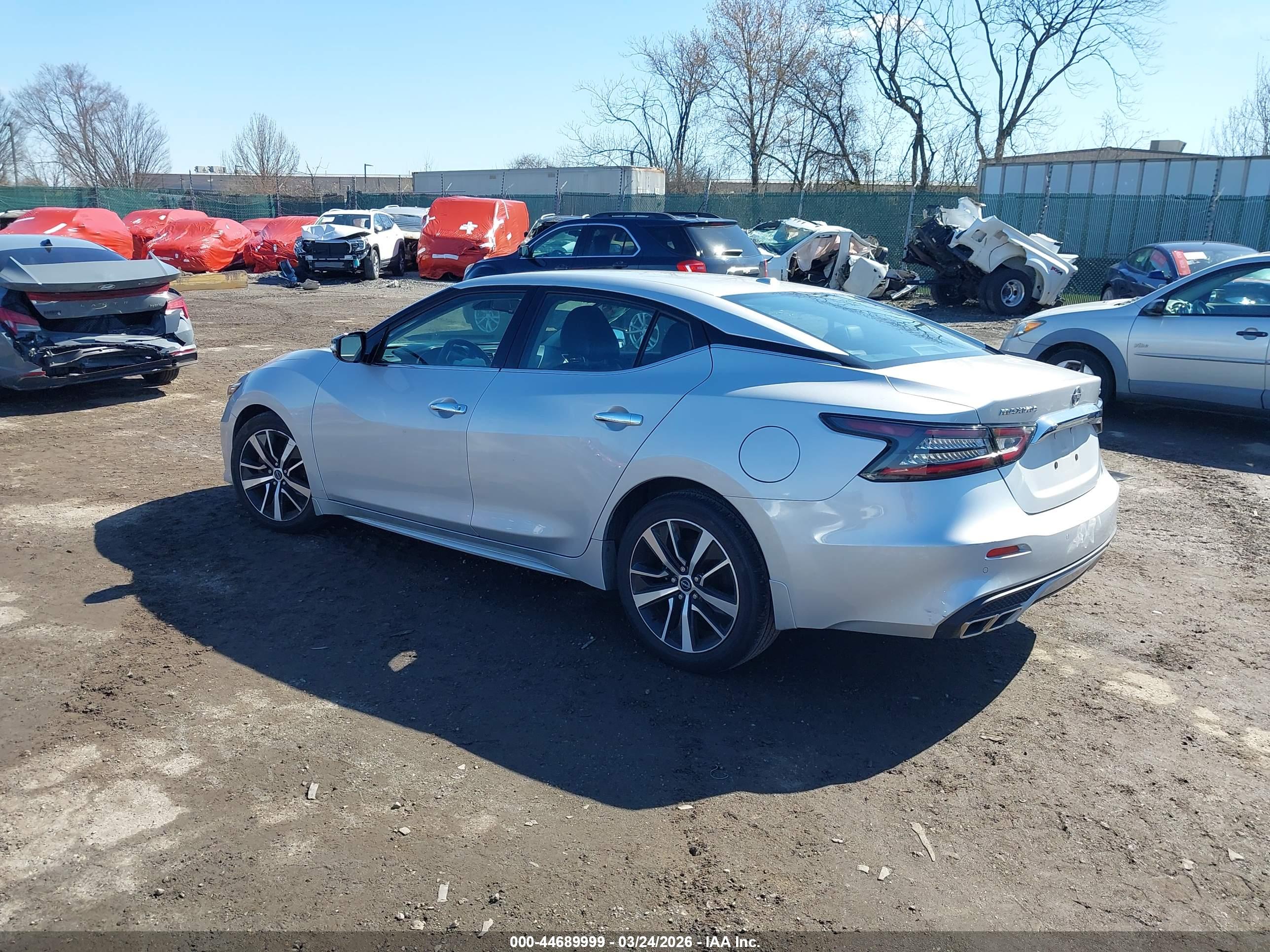 NISSAN MAXIMA image 3