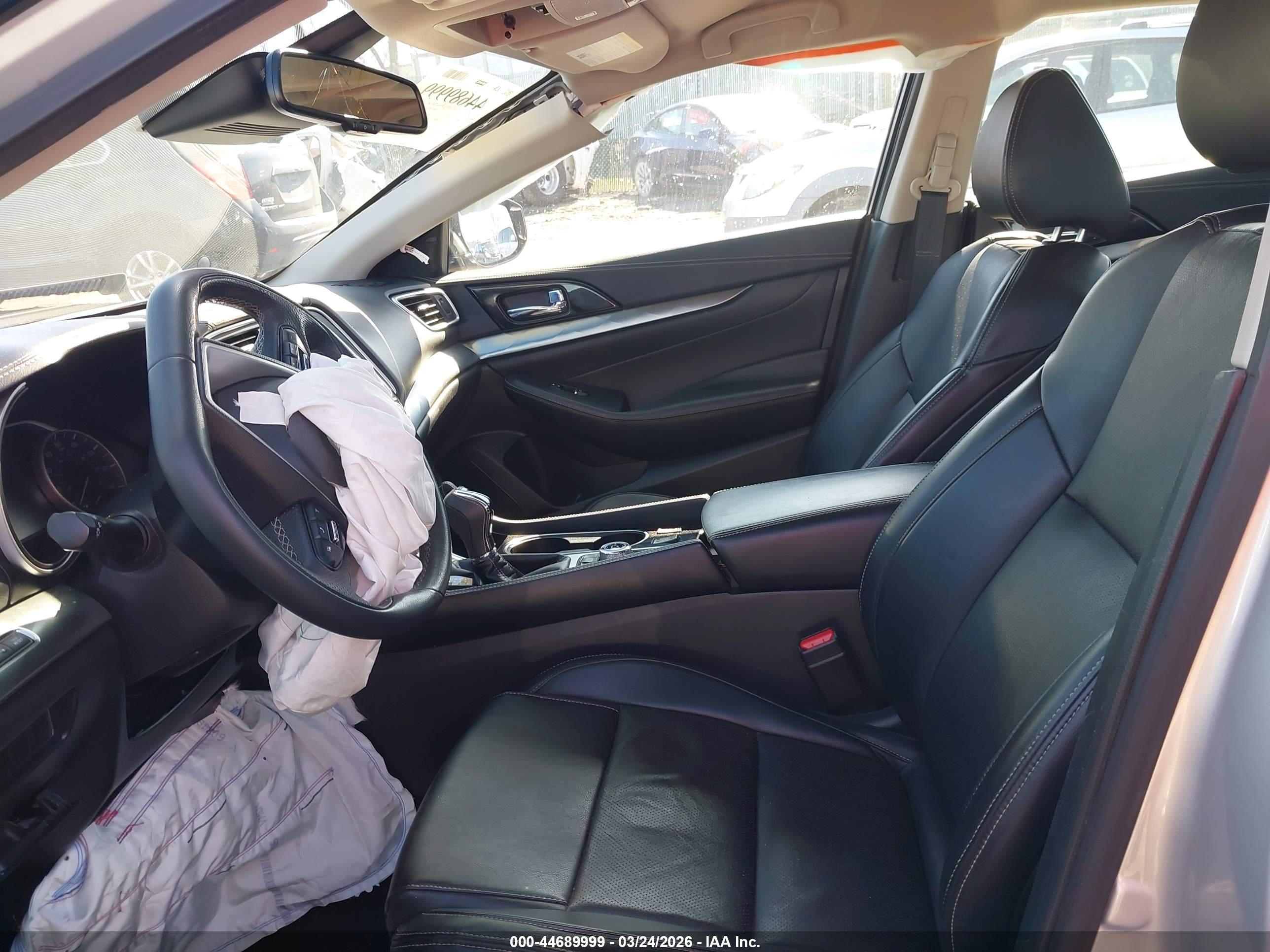 NISSAN MAXIMA image 5