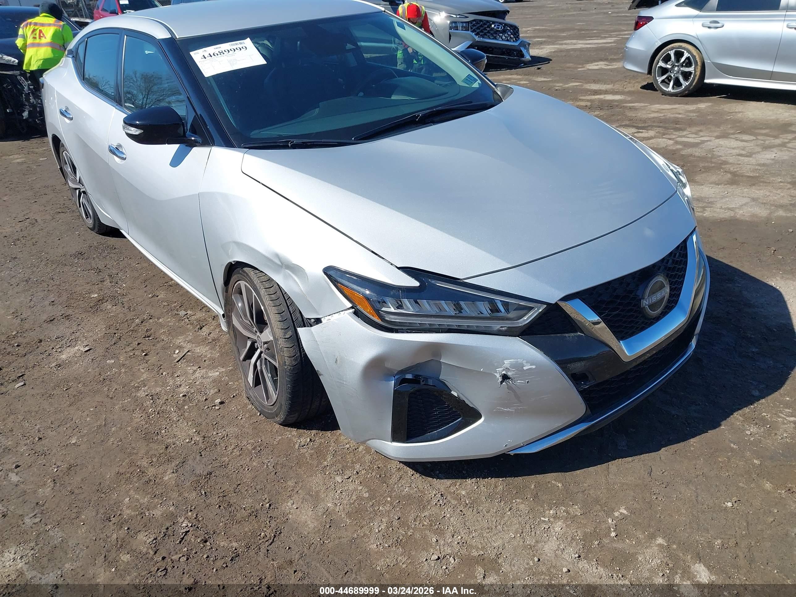 NISSAN MAXIMA image 6