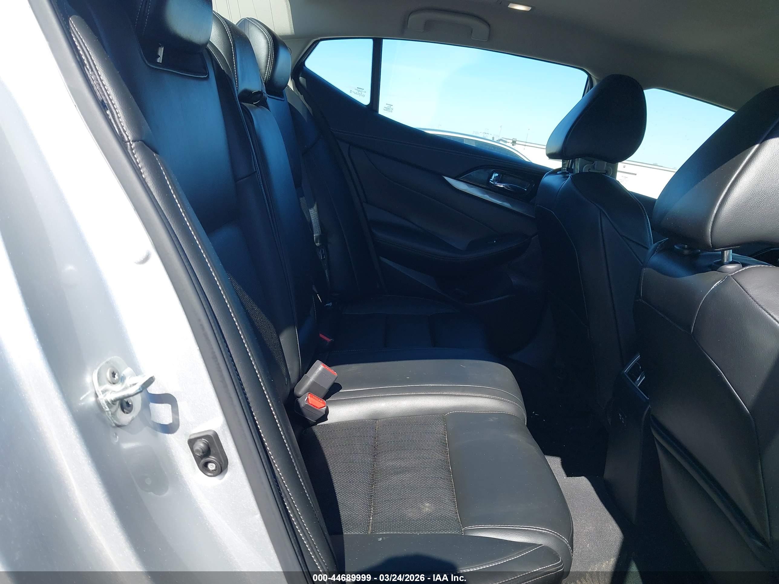 NISSAN MAXIMA image 8