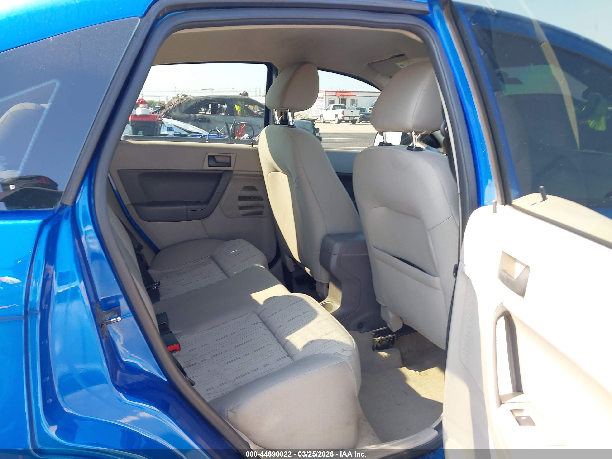 FORD FOCUS image 8
