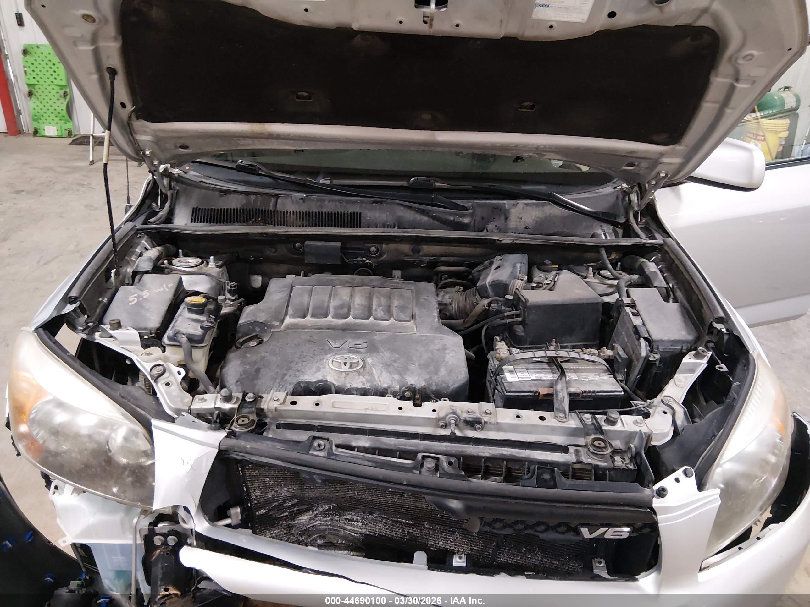 TOYOTA RAV4 image 10
