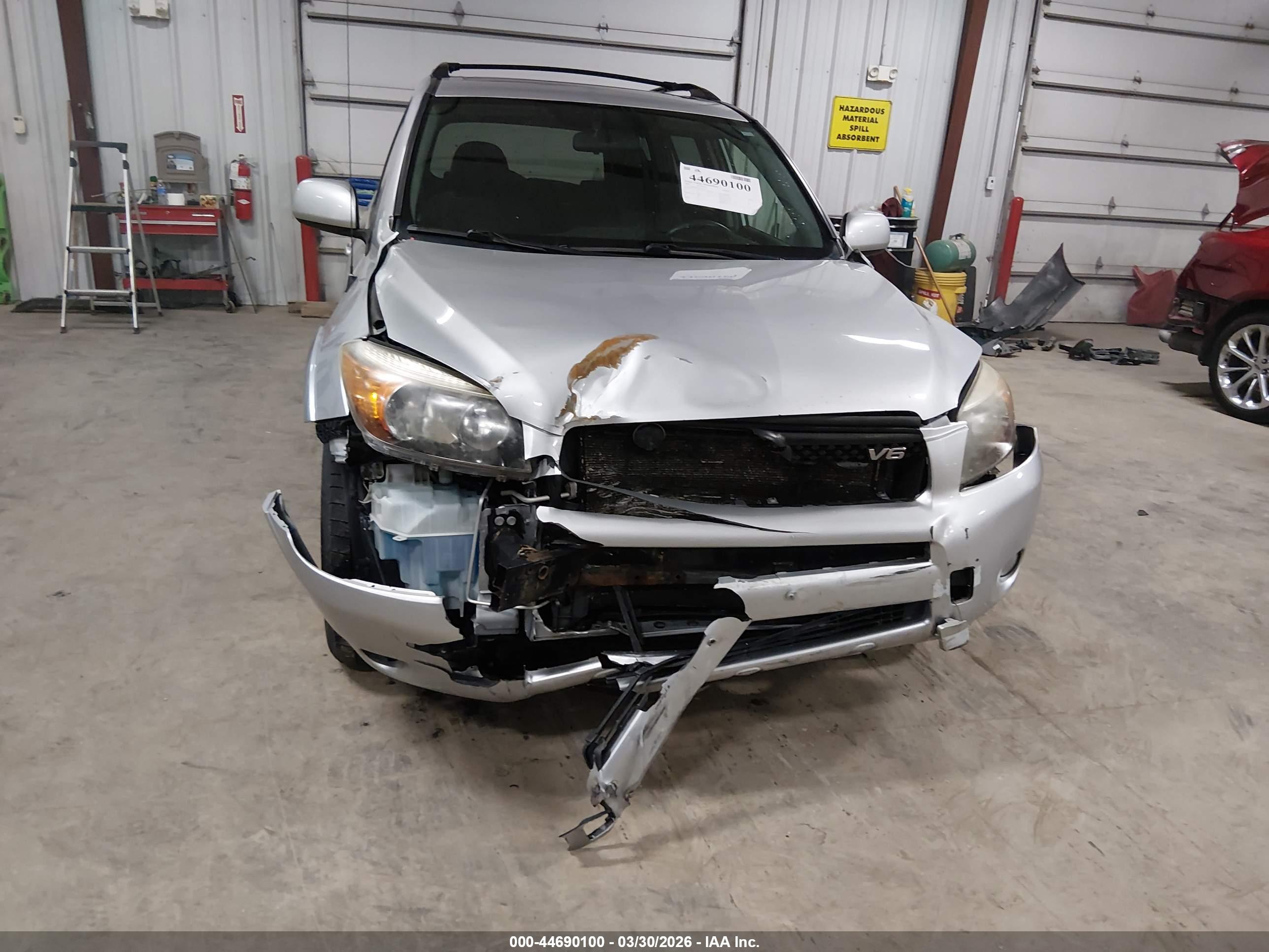 TOYOTA RAV4 image 6