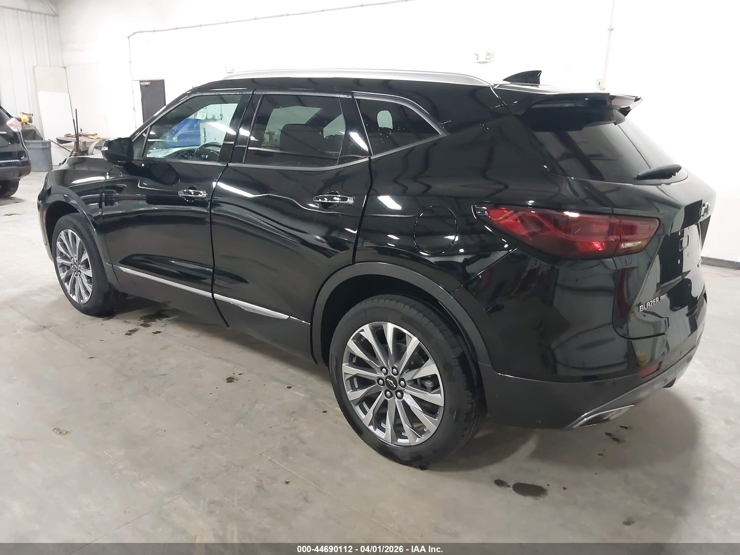 CHEVROLET BLAZER image 3