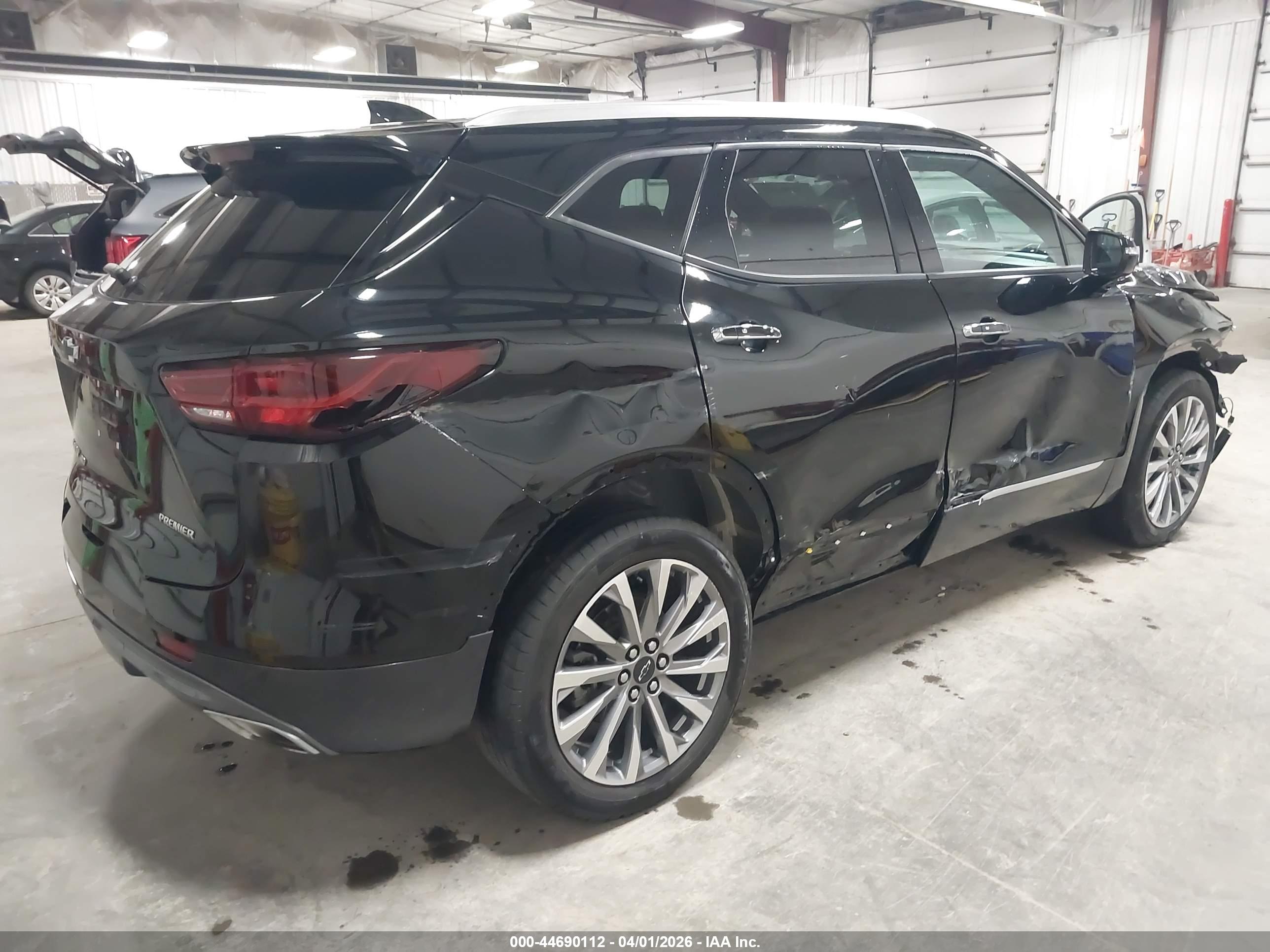 CHEVROLET BLAZER image 4