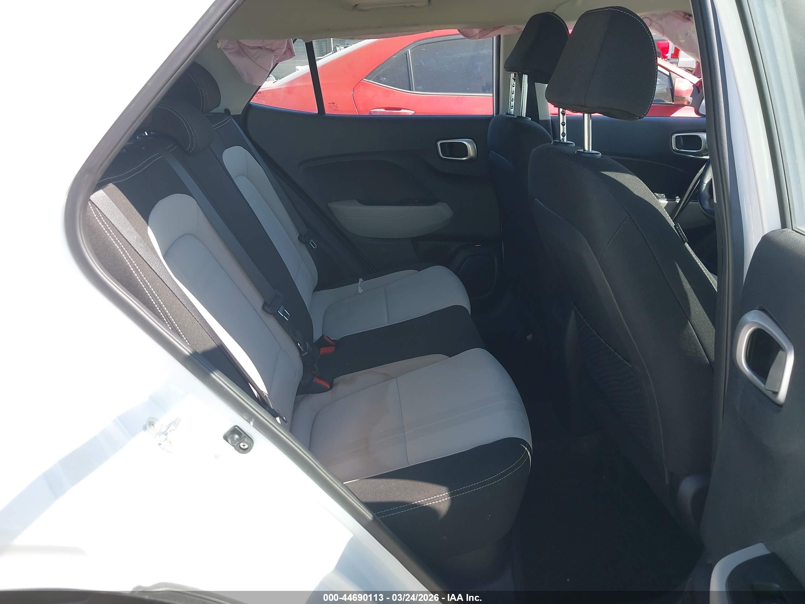 HYUNDAI VENUE image 8