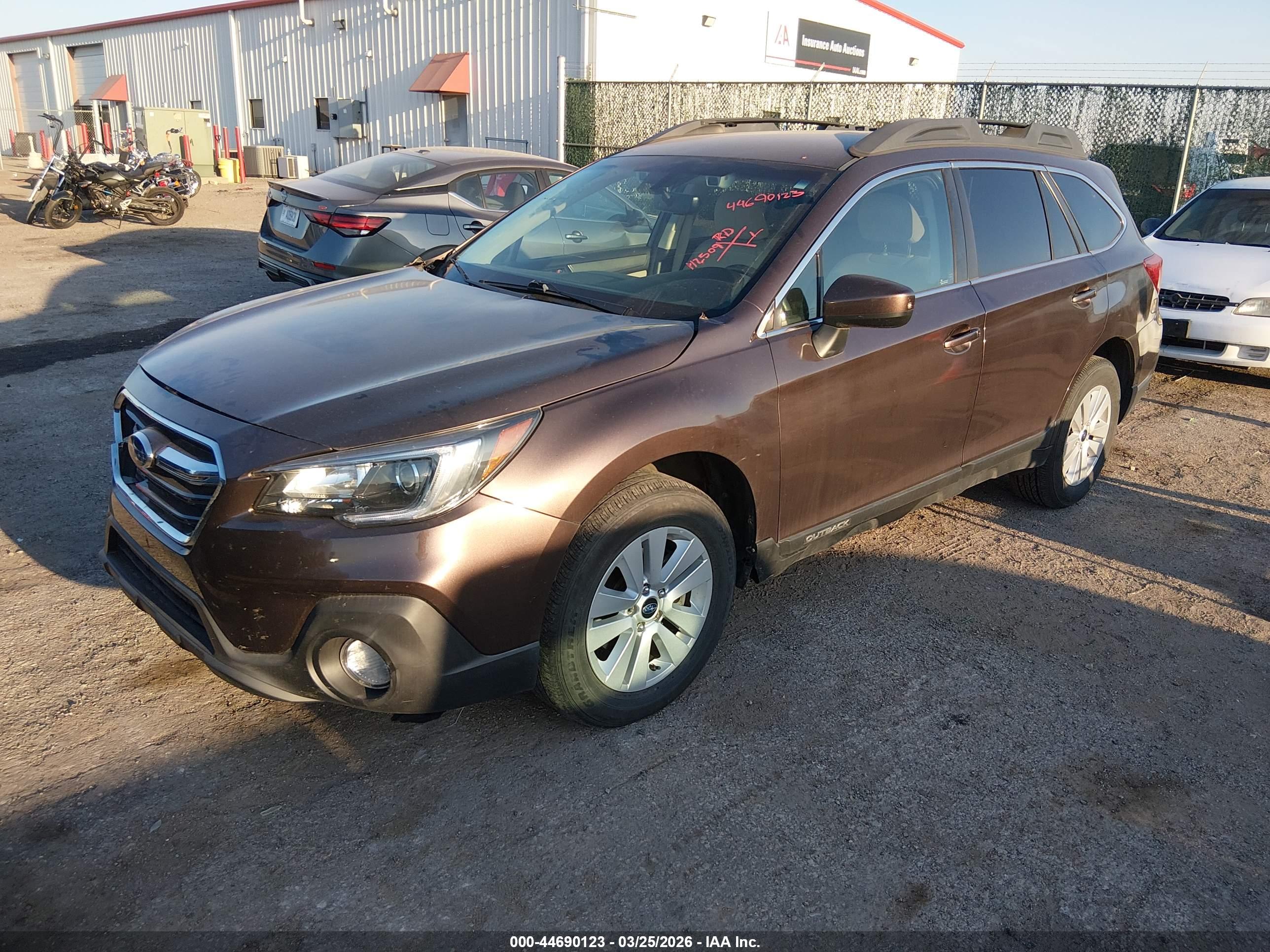 SUBARU OUTBACK image 2