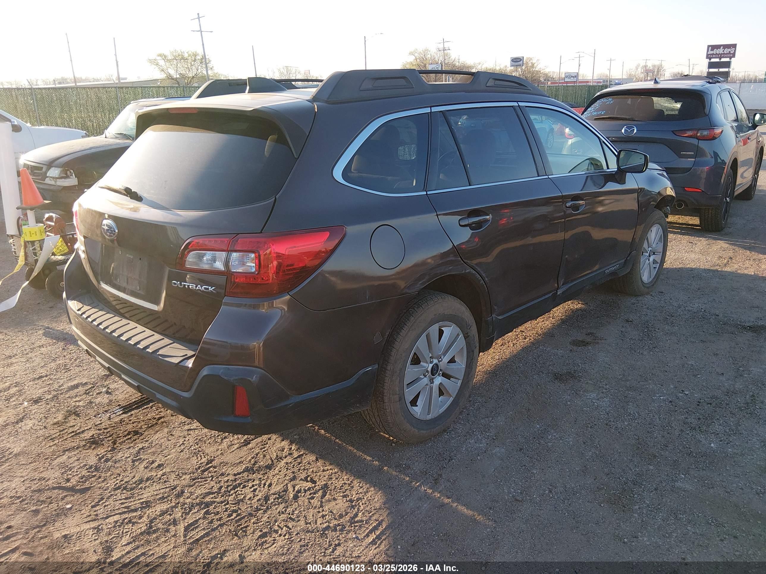 SUBARU OUTBACK image 4