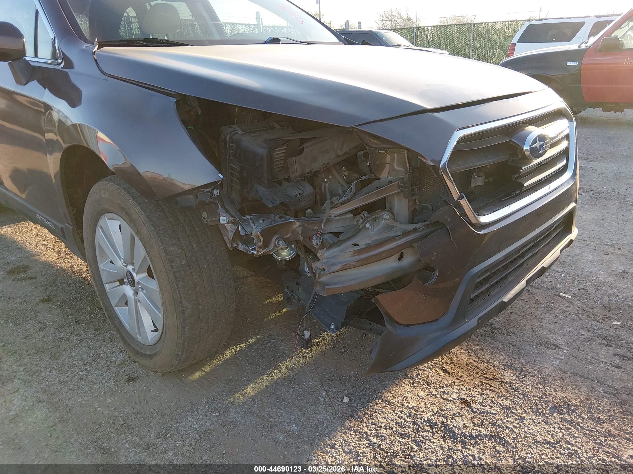 SUBARU OUTBACK image 6