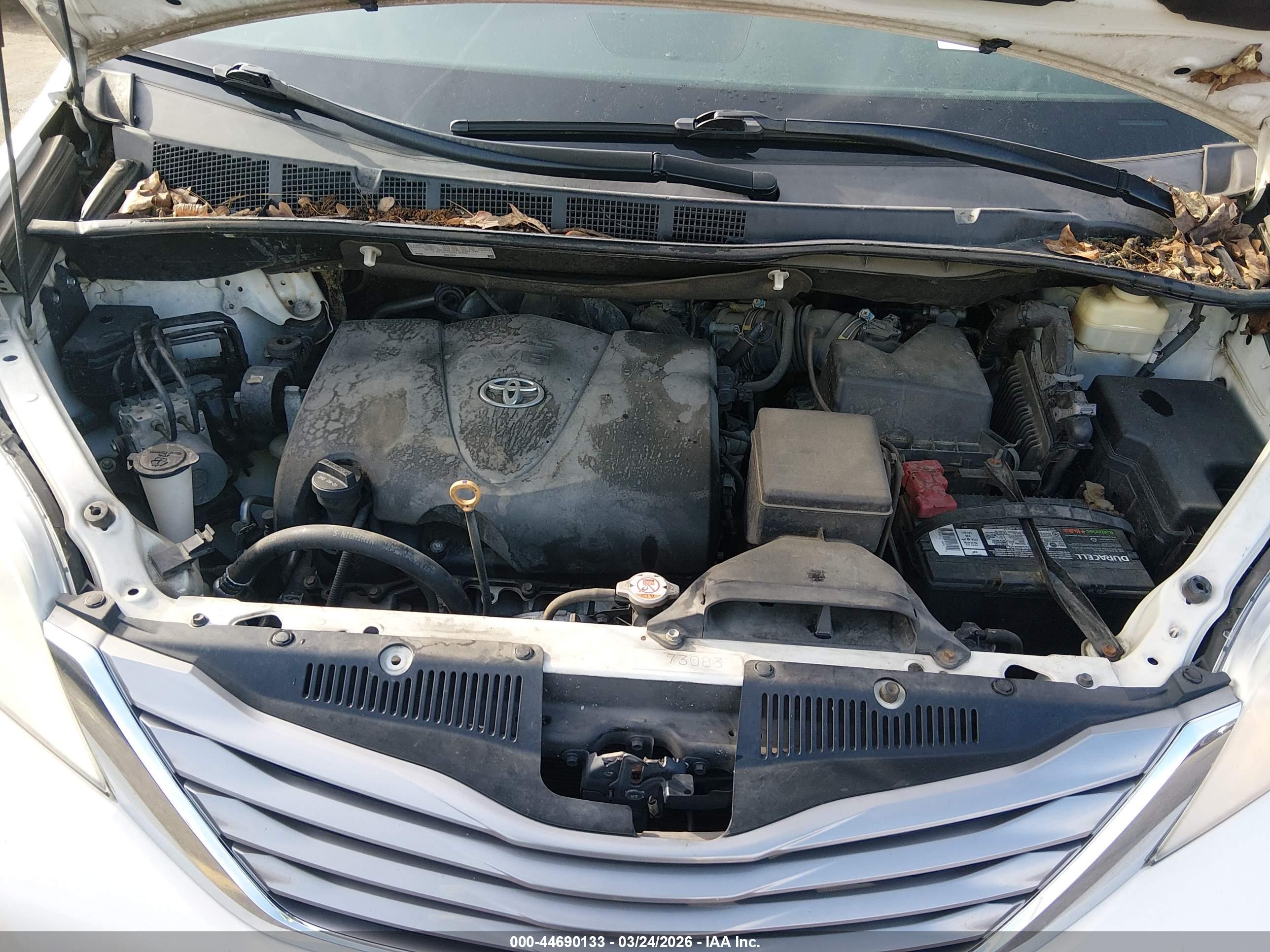 TOYOTA SIENNA image 10