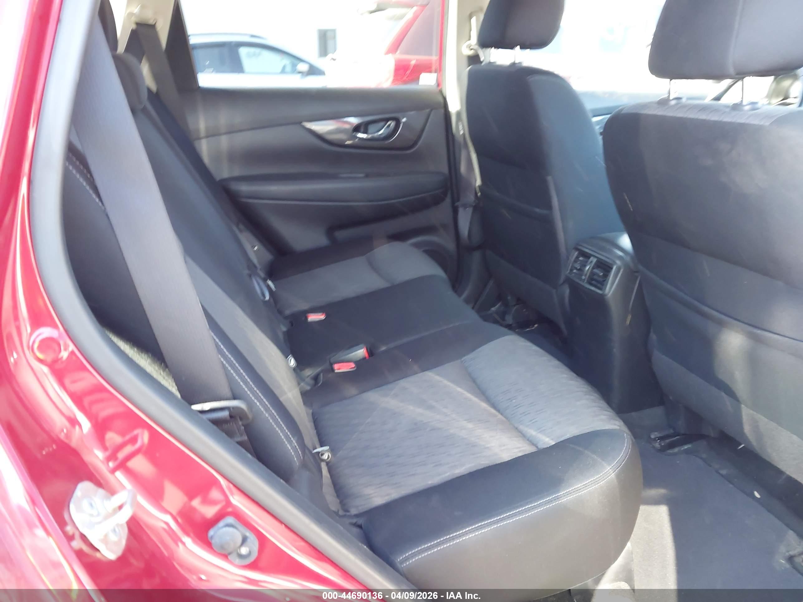 NISSAN ROGUE image 8