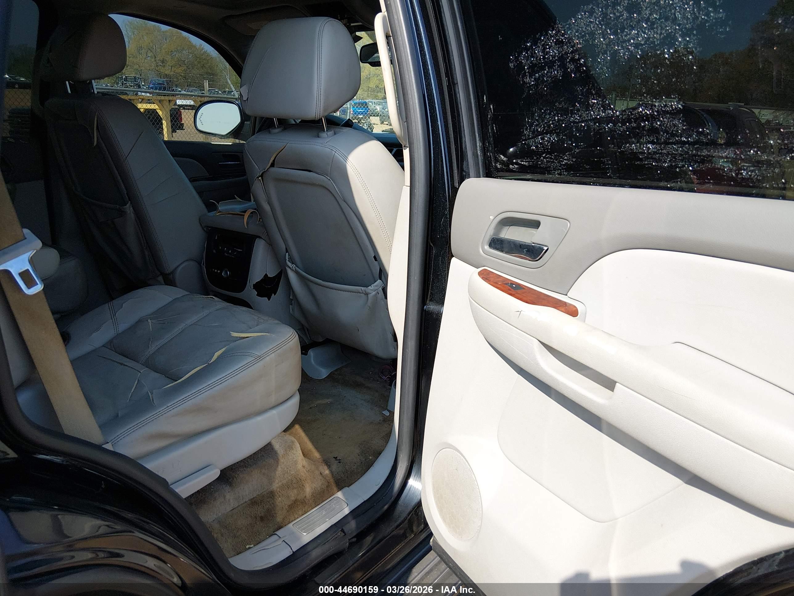 CHEVROLET TAHOE image 8