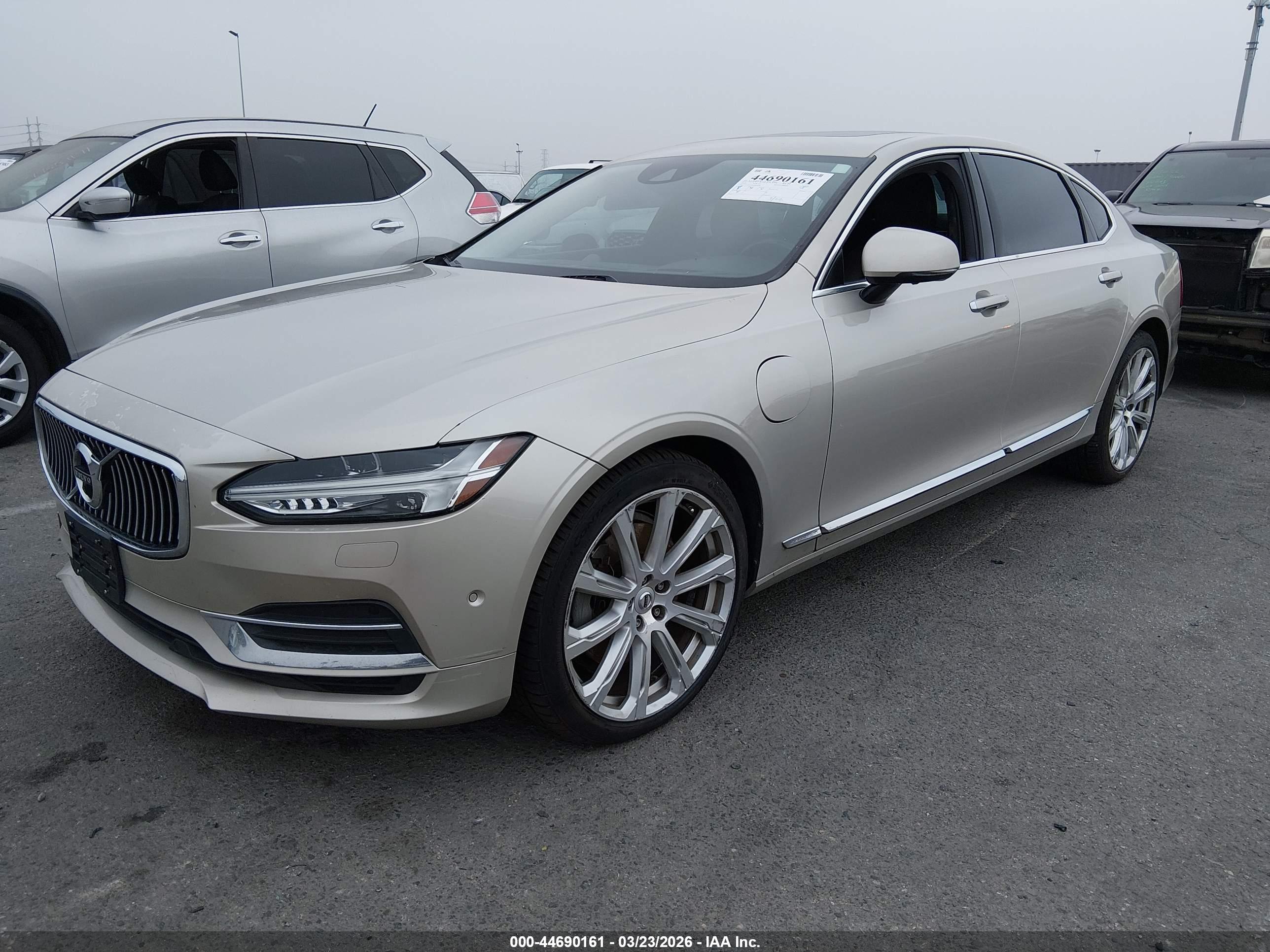 VOLVO S90 image 2