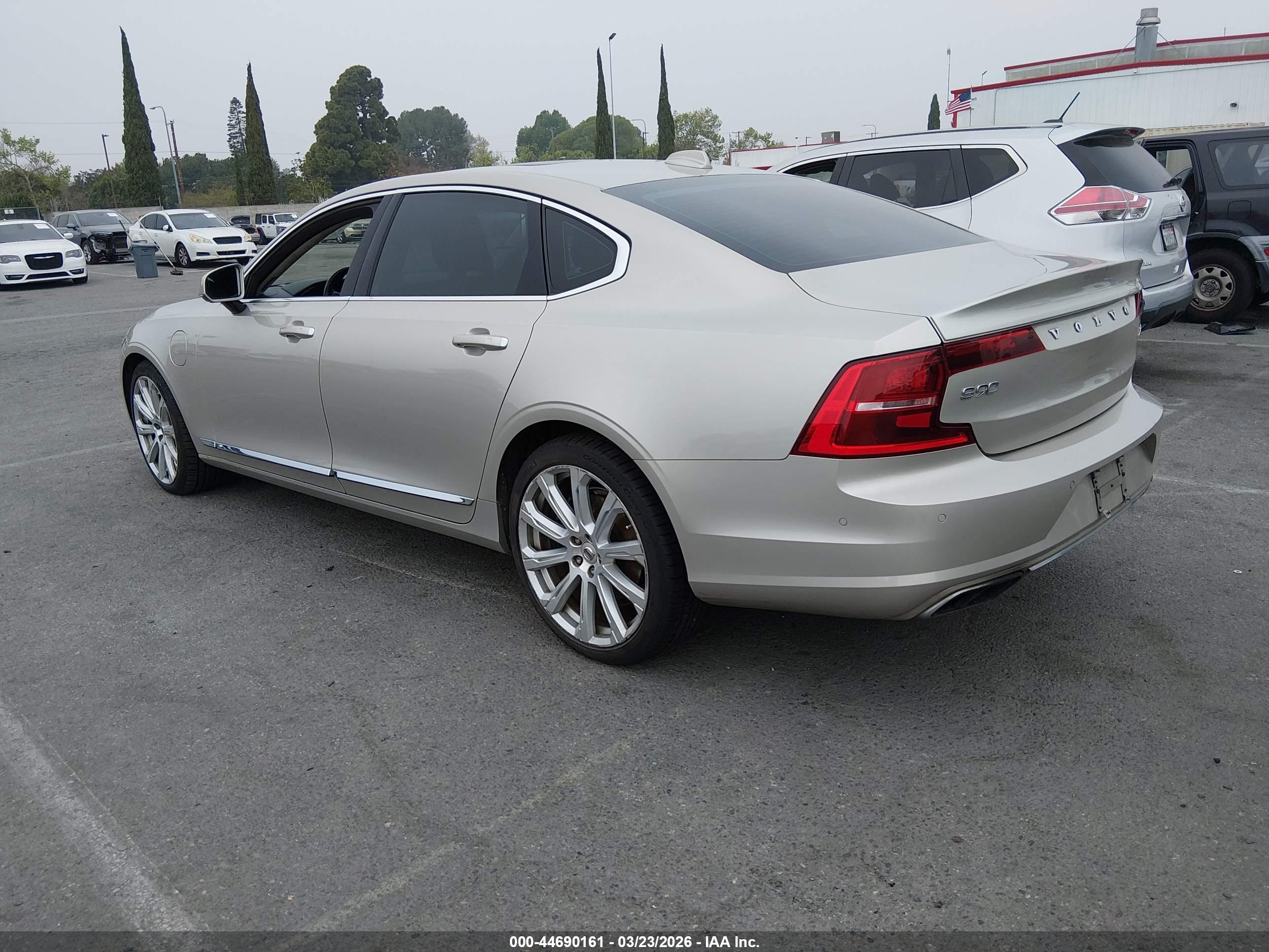 VOLVO S90 image 3