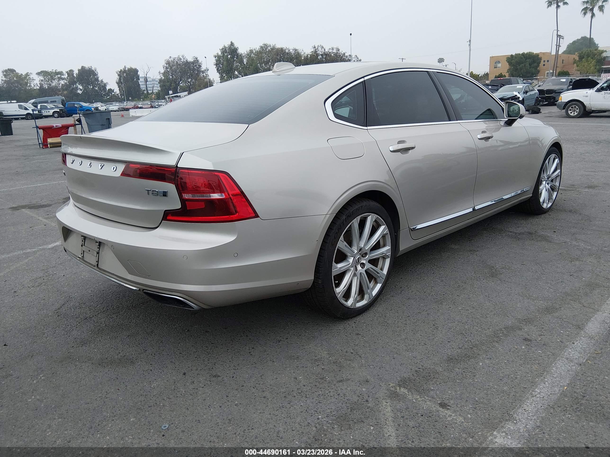 VOLVO S90 image 4
