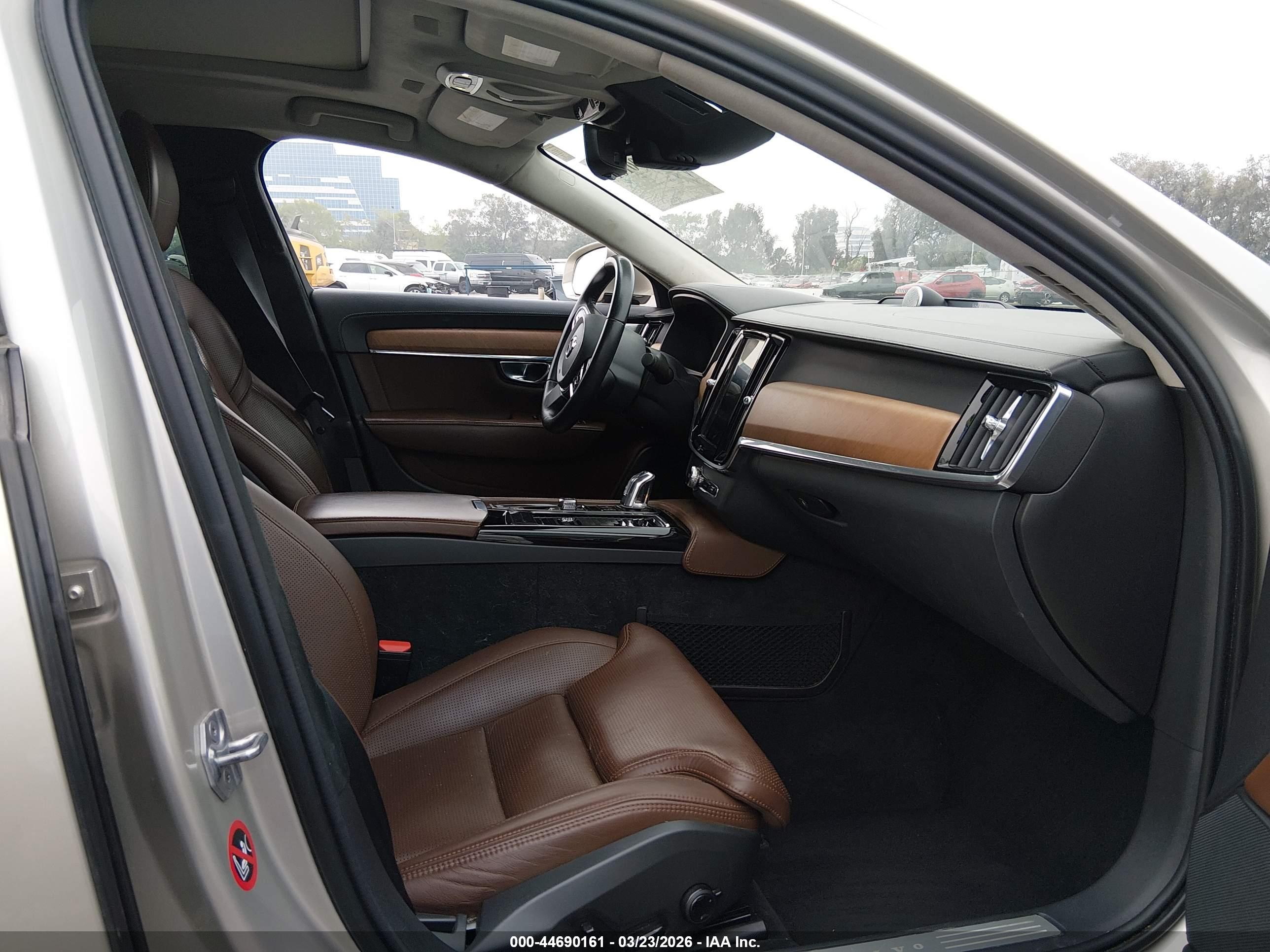 VOLVO S90 image 5
