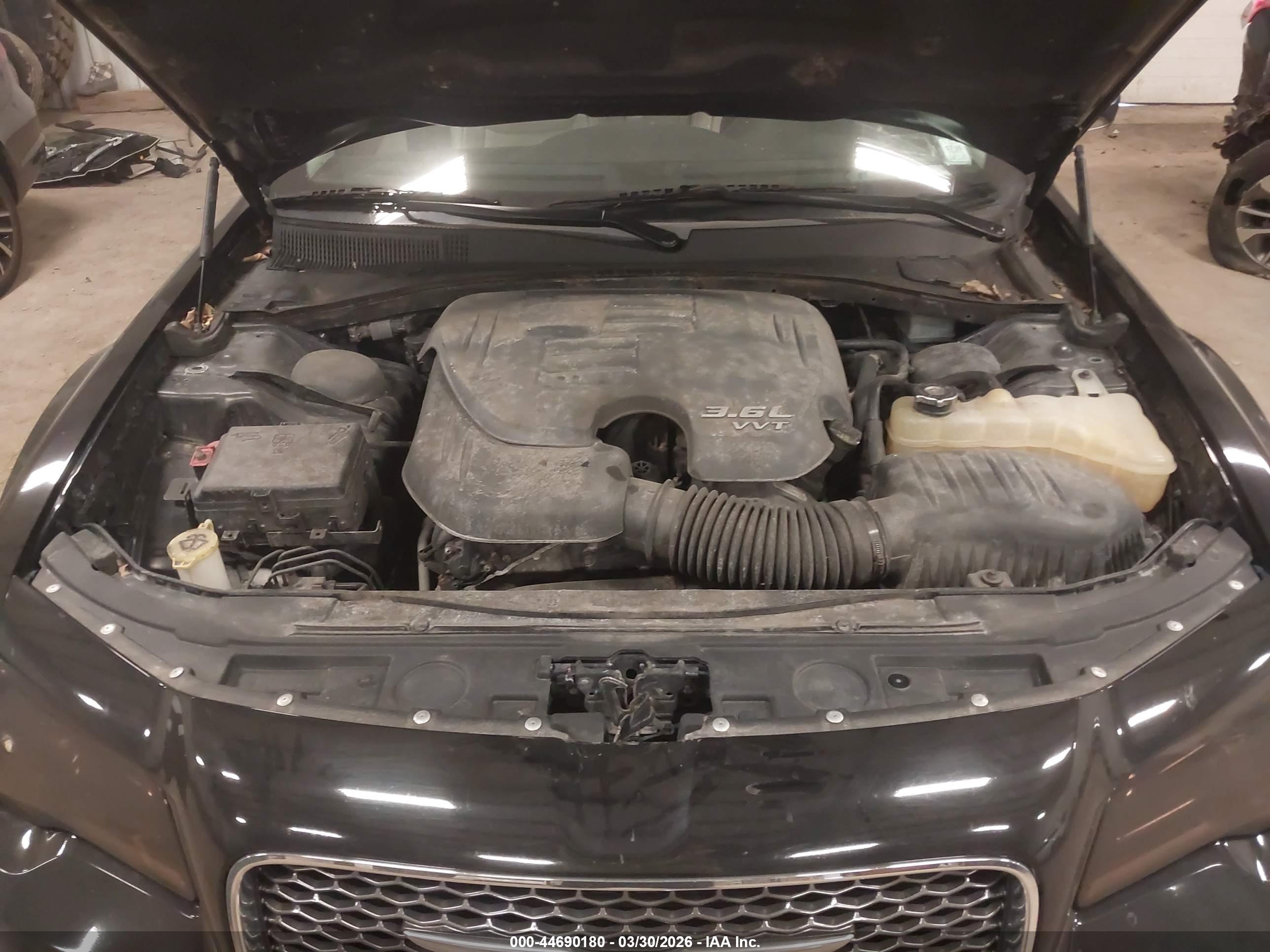 CHRYSLER 300 image 10